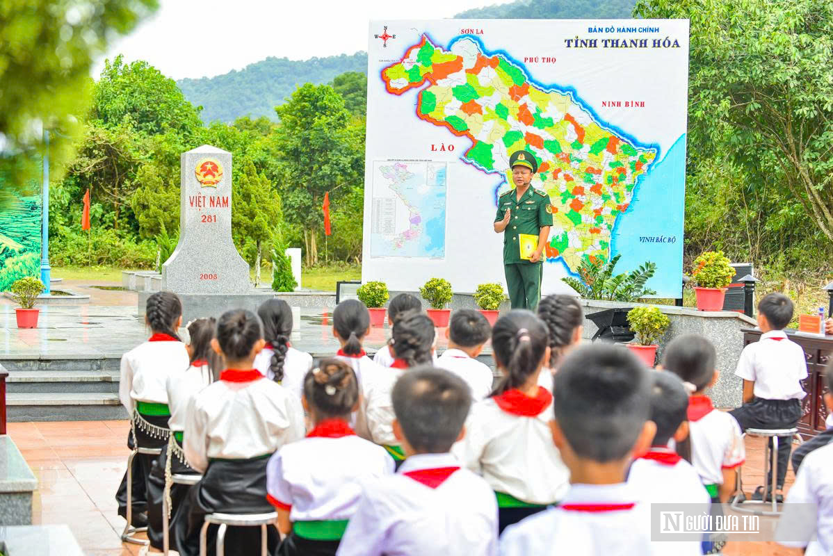 Từ lớp học biên cương đến đêm hội Trung thu ấm áp của trẻ em vùng biên Thanh Hóa - Ảnh 14.