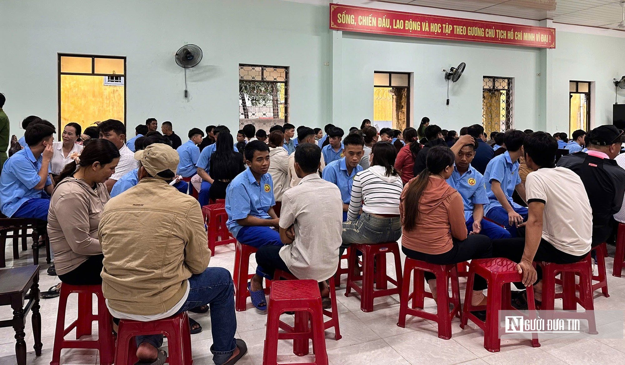 Ng&agrave;y gặp lại của những đứa trẻ từng lạc đường - Ảnh 1.