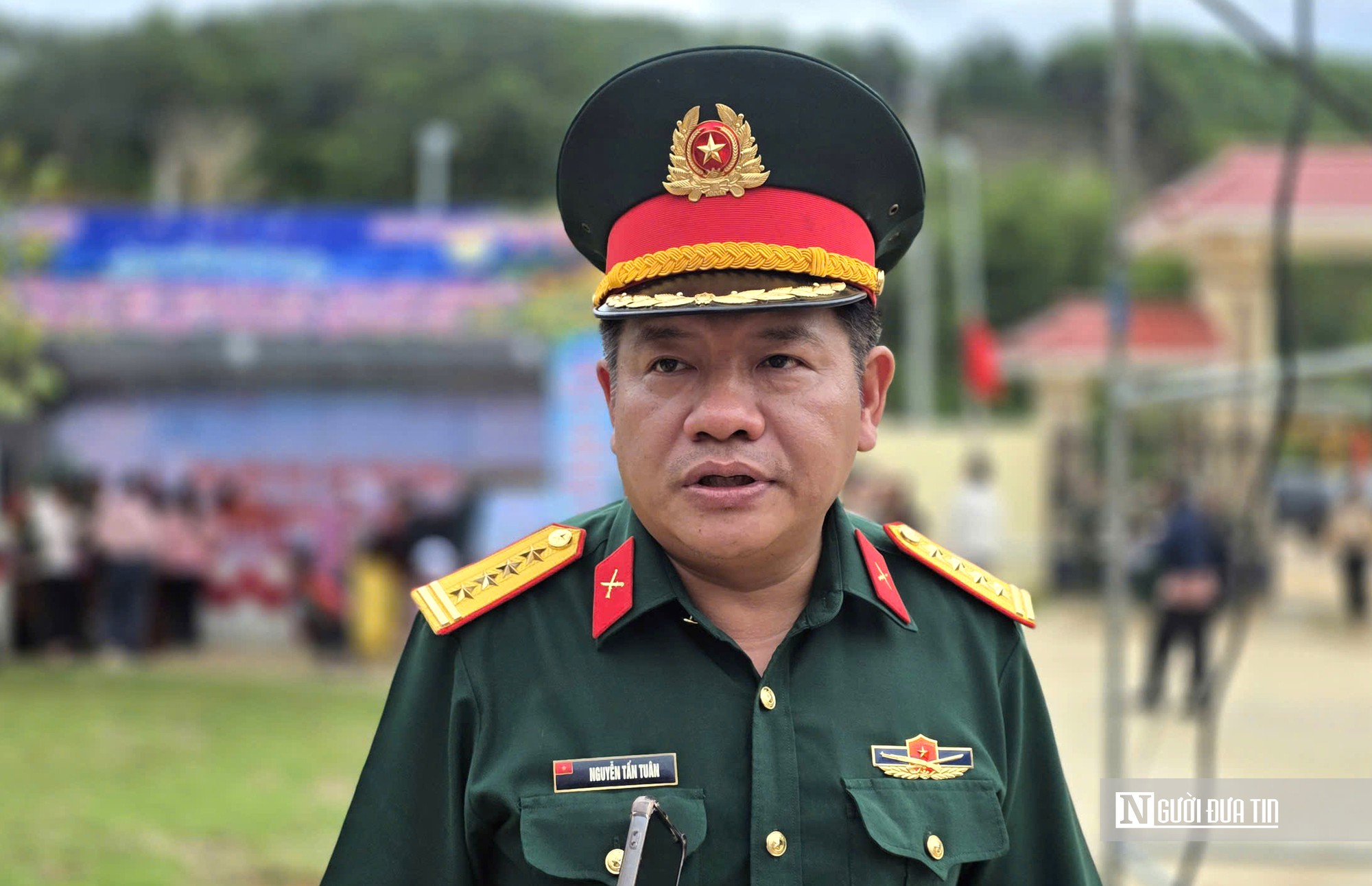 M&ugrave;a Trung thu, bộ đội mở tiệm t&oacute;c cho trẻ em miền n&uacute;i T&acirc;y Giang - Ảnh 5.