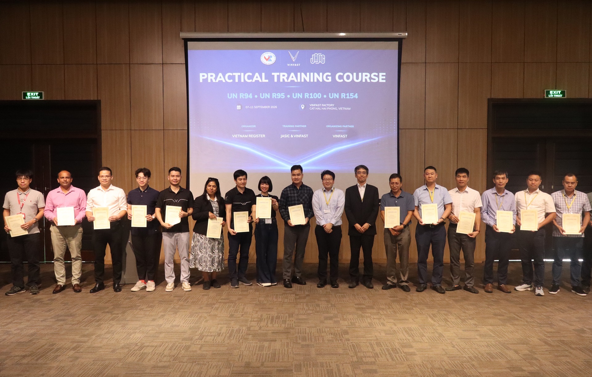 Cục Đăng kiểm Việt Nam phối hợp với VinFast tổ chức khóa đào tạo nâng cao năng lực kiểm thử ô tô- Ảnh 1.