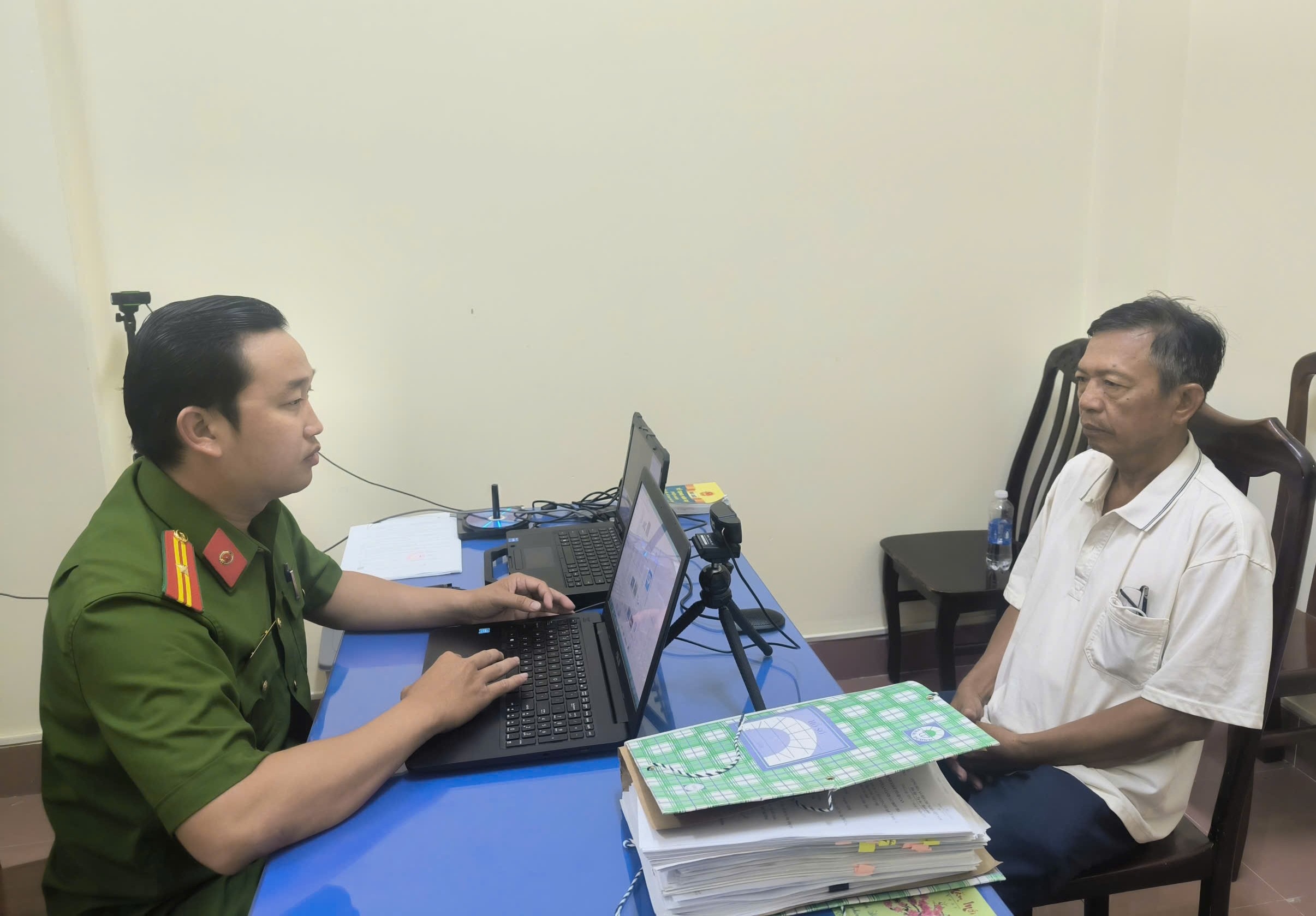 Bắt người đàn ông sát hại hàng xóm cướp vàng rồi dựng hiện trường giả - Ảnh 1.