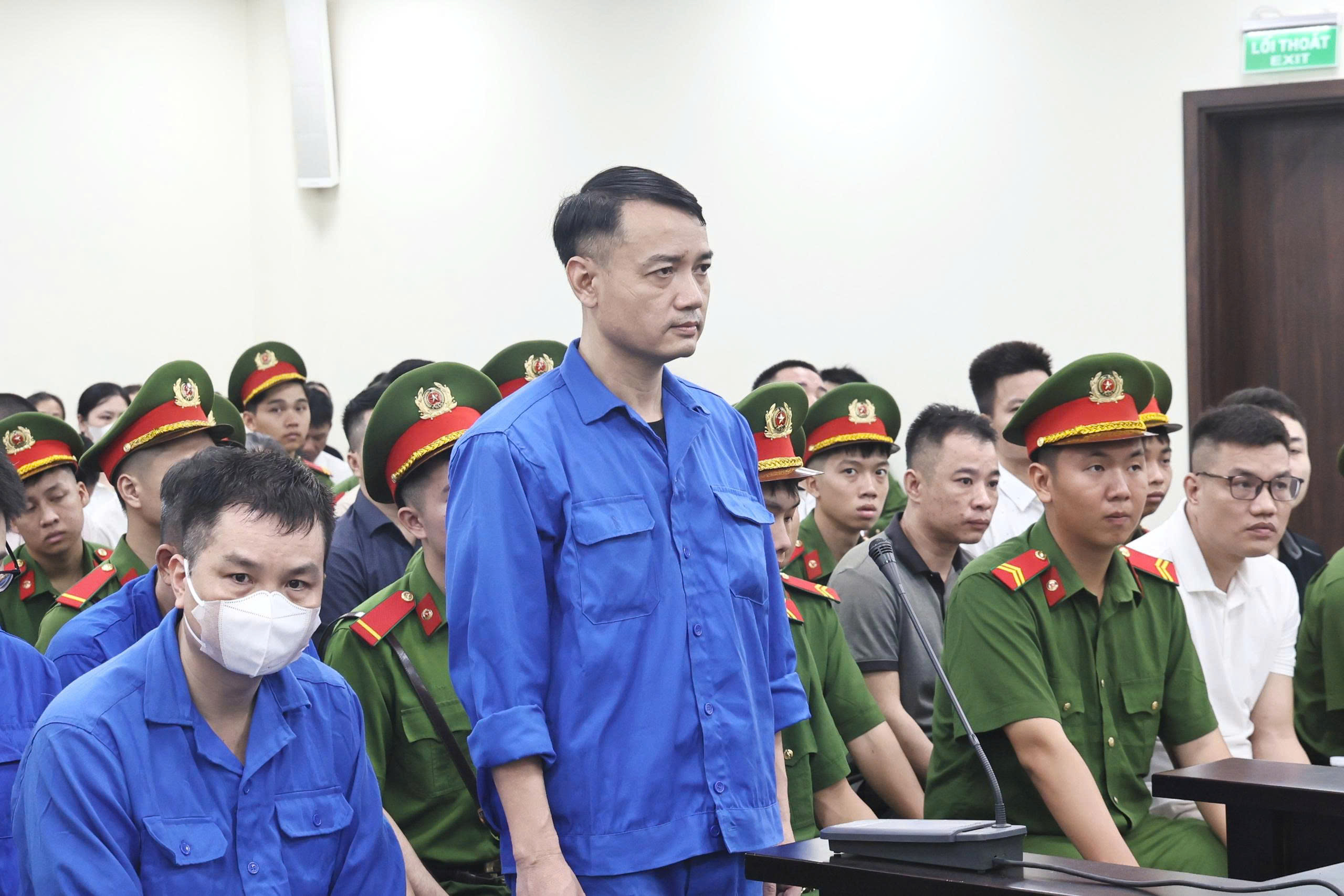 Hai “ông trùm” sữa giả hầu tòa: Tiết lộ về số tiền hàng tỷ đồng lo lót- Ảnh 1.