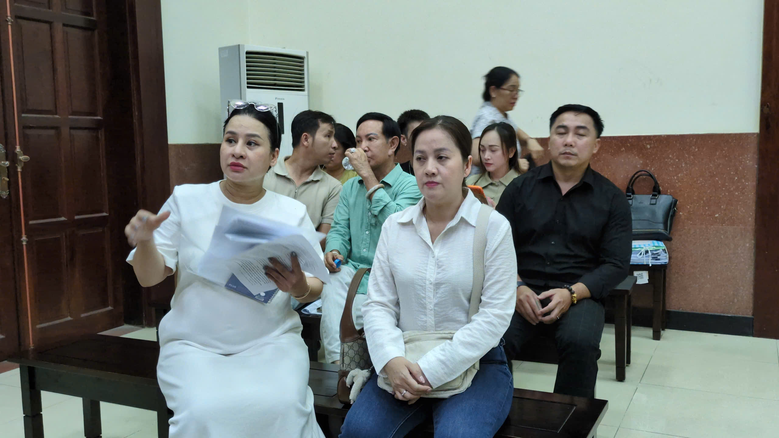 Vụ tranh chấp di sản thừa kế của cố NSƯT Vũ Linh dần đi đến hồi kết - Ảnh 2.