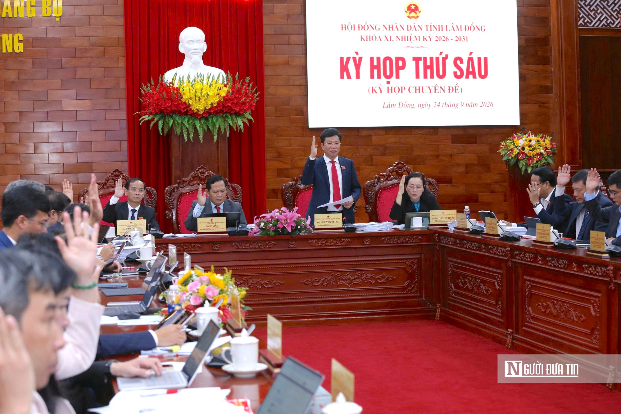 Lâm Đồng thông qua loạt nghị quyết về tăng trưởng “2 con số”, hỗ trợ y tế cơ sở, gia hạn vốn - Ảnh 2.