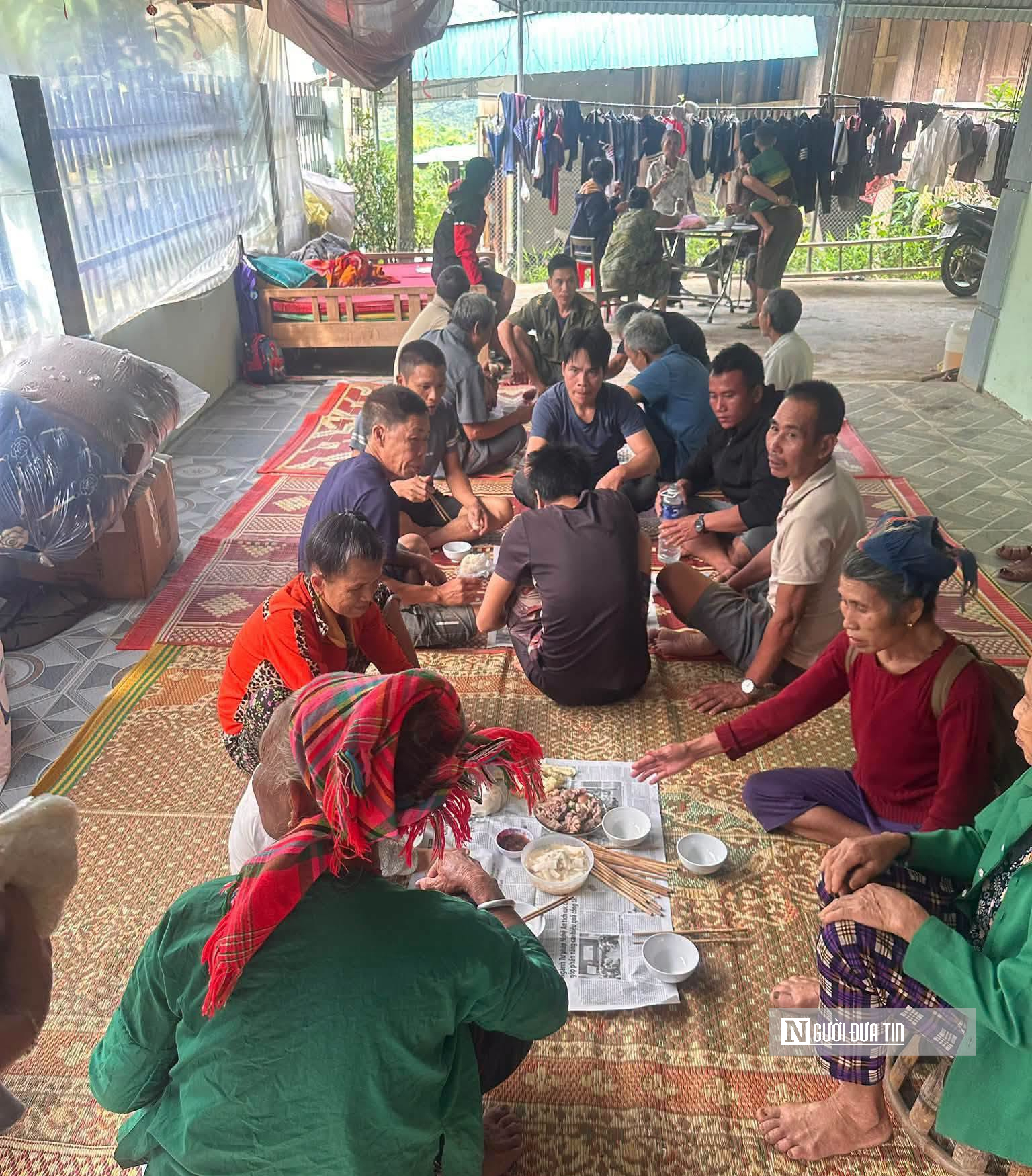 Nghệ An: Nỗ lực bắc cầu tạm, mở đường cho người dân và học sinh vùng sạt lở- Ảnh 8.