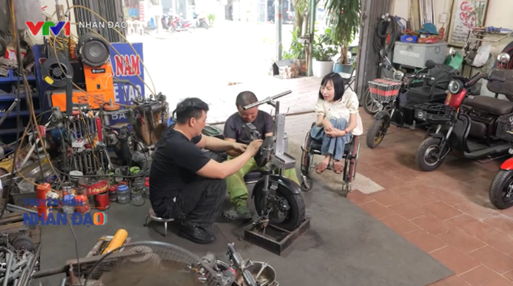 H&agrave;nh tr&igrave;nh mang đ&ocirc;i ch&acirc;n thứ hai đến với h&agrave;ng trăm người khuyết tật của Gi&aacute;m đốc Ba b&aacute;nh H&agrave; Nam- Ảnh 3.