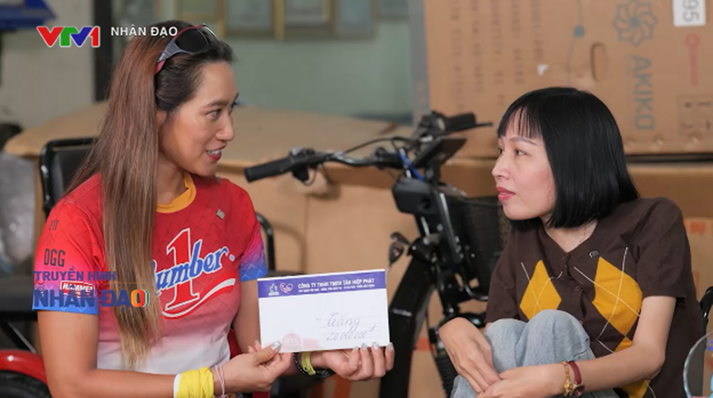 H&agrave;nh tr&igrave;nh mang đ&ocirc;i ch&acirc;n thứ hai đến với h&agrave;ng trăm người khuyết tật của Gi&aacute;m đốc Ba b&aacute;nh H&agrave; Nam- Ảnh 4.