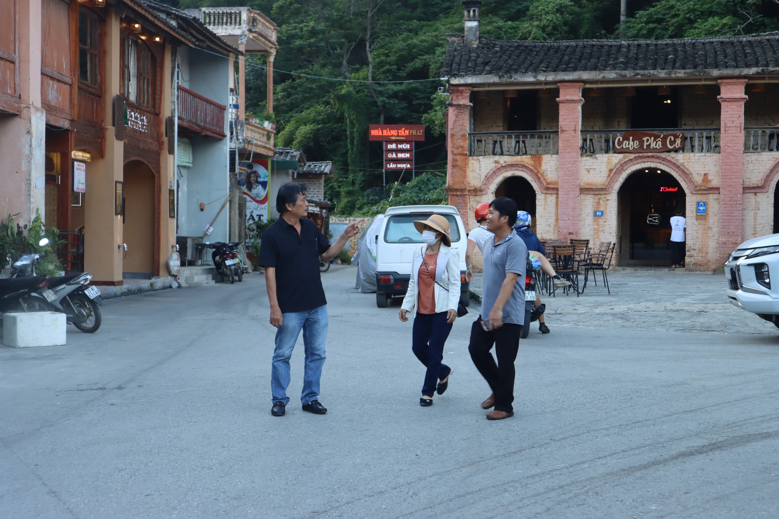 Chuyện du lịch ở Đồng Văn - Ảnh 2.