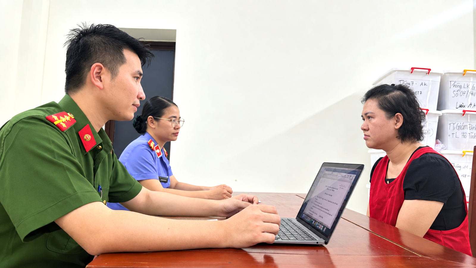 Triệt phá đường dây sản xuất thuốc An Cung giả từ bột mì, hóa chất- Ảnh 2.