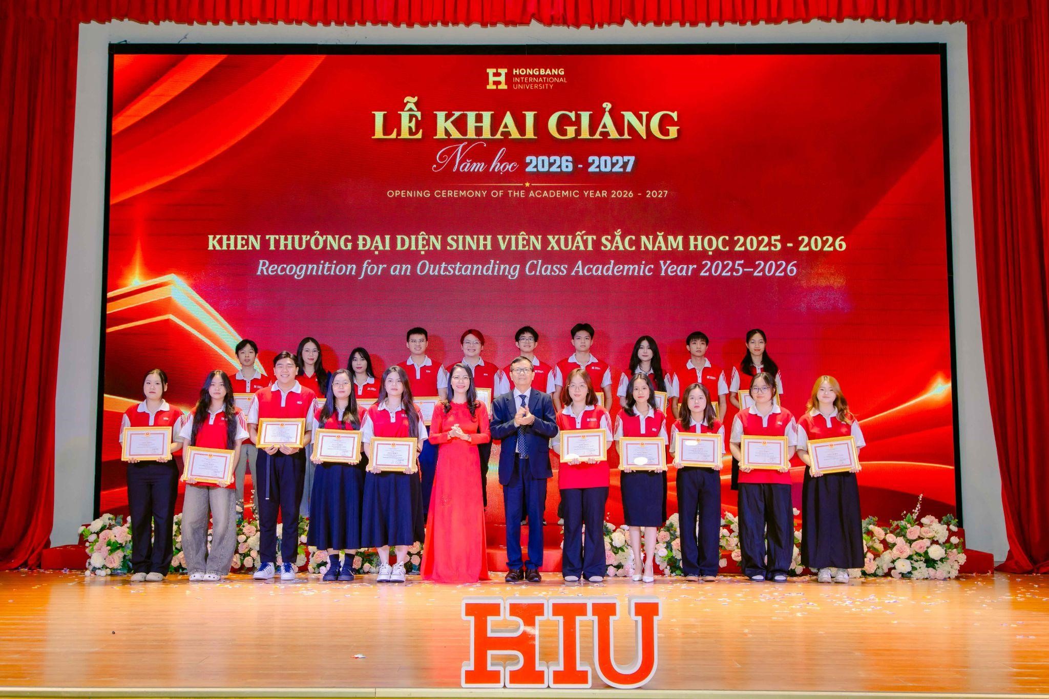 HIU khai giảng năm học 2026-2027, kết nối nhiều thế hệ sinh viên - Ảnh 3.