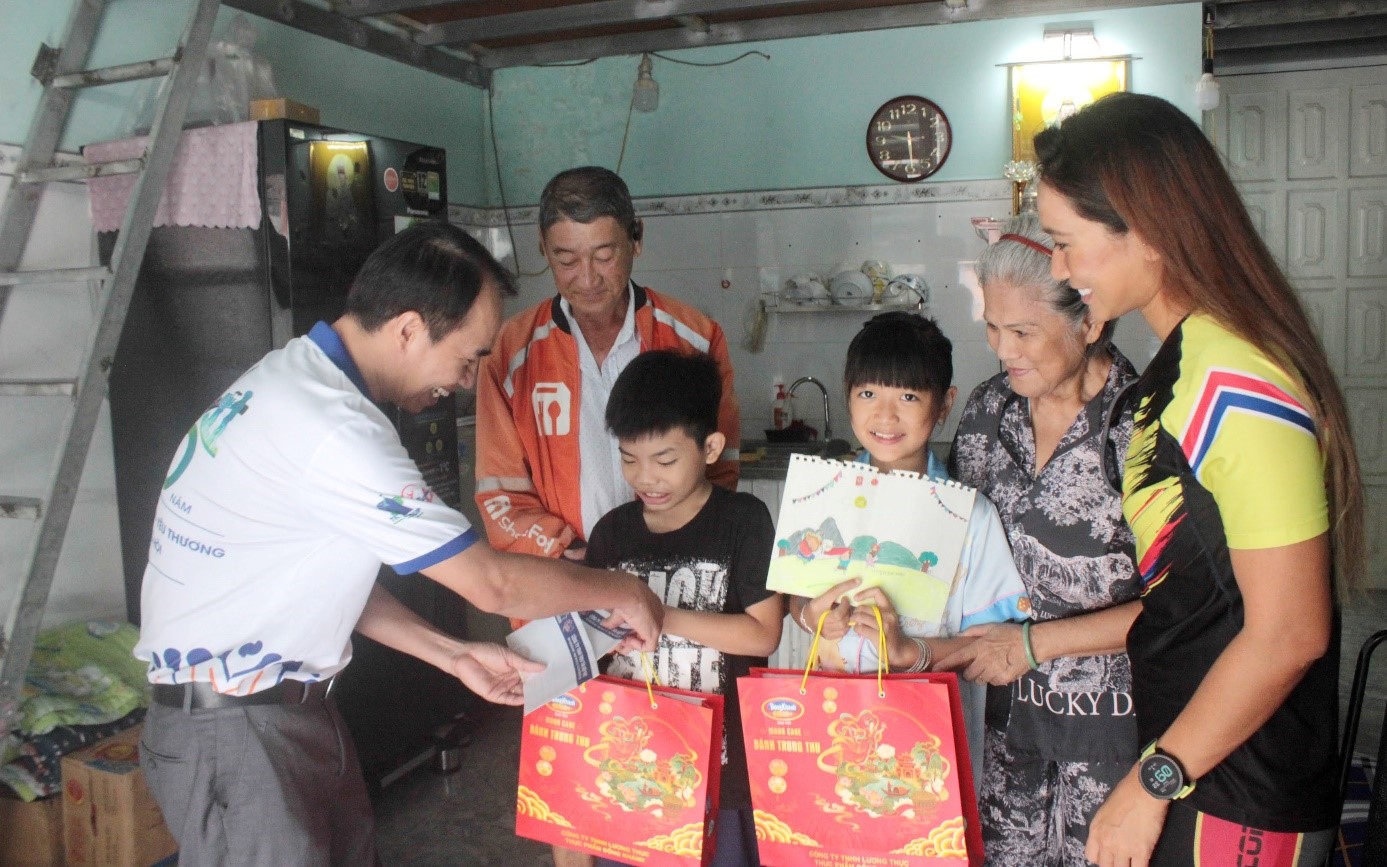 Tân Hiệp Phát nối dài yêu thương đến trẻ em mùa Trung thu - Ảnh 3.