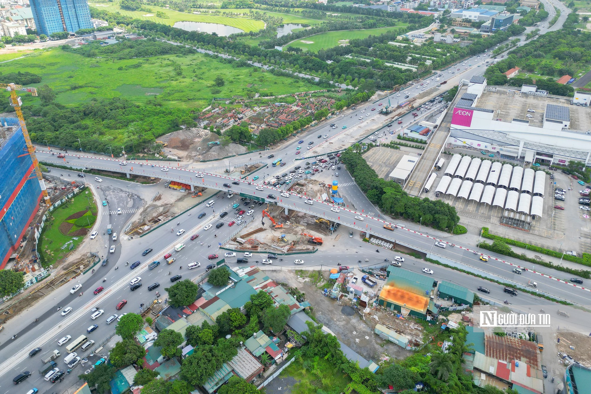 Hà Nội cấm ô tô quay đầu, rẽ trái trên đường Cổ Linh giờ cao điểm- Ảnh 1.