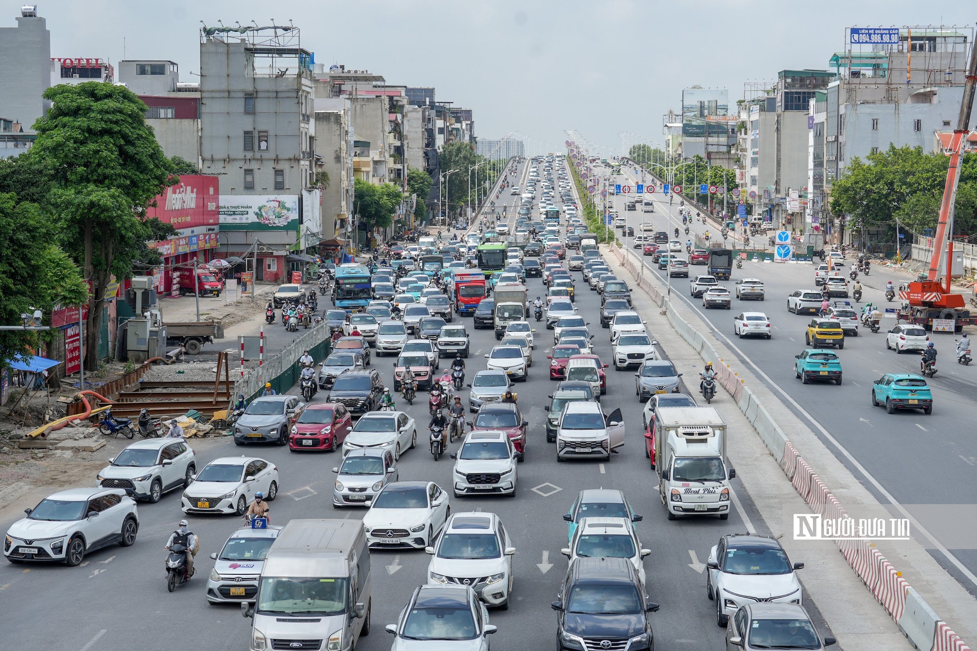 Hà Nội cấm ô tô quay đầu, rẽ trái trên đường Cổ Linh giờ cao điểm- Ảnh 2.