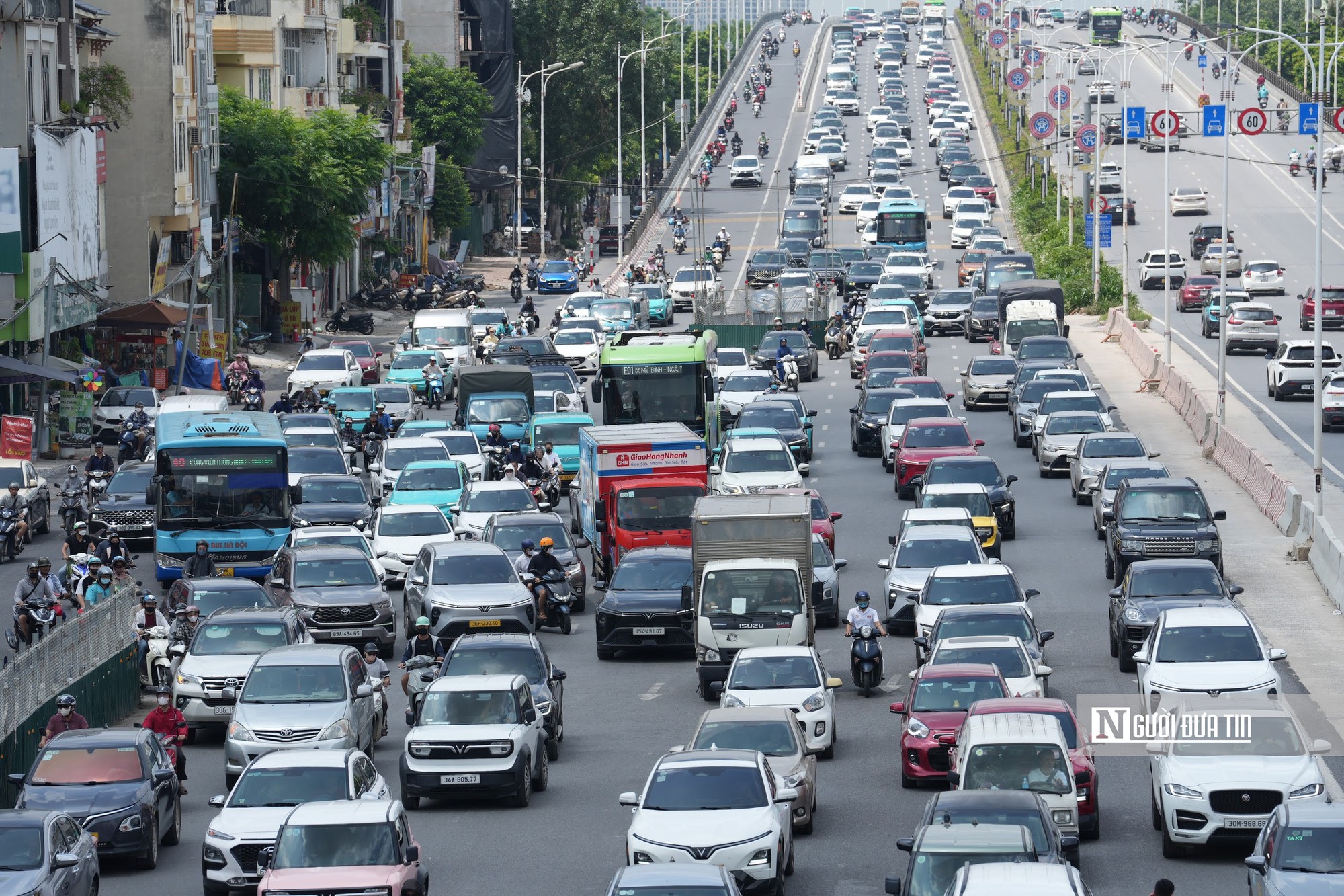 Hà Nội cấm ô tô quay đầu, rẽ trái trên đường Cổ Linh giờ cao điểm- Ảnh 5.