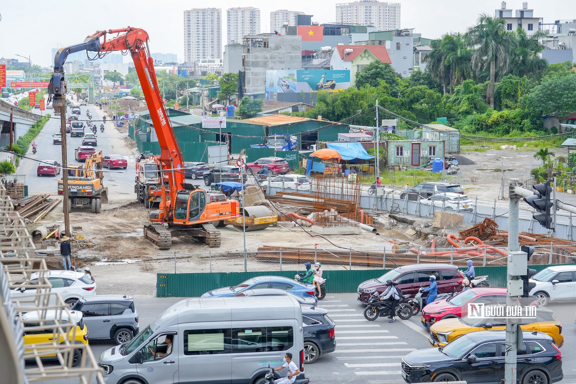 Hà Nội cấm ô tô quay đầu, rẽ trái trên đường Cổ Linh giờ cao điểm- Ảnh 6.