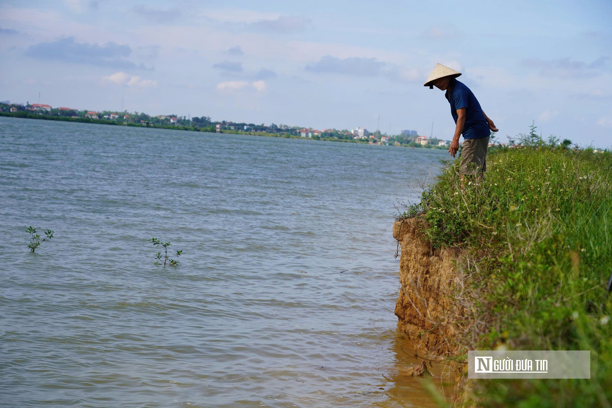 Dân bất an nhìn sông “nuốt” đất, chính quyền khẩn trương tìm phương án- Ảnh 3.