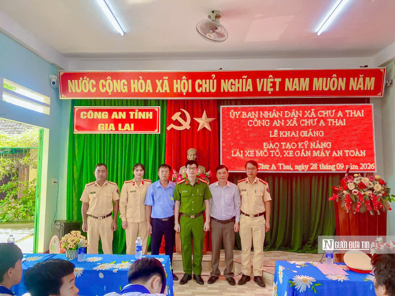 Trang bị kỹ năng lái xe mô tô, xe gắn máy an toàn cho học sinh và lực lượng chức năng ở thôn làng- Ảnh 1.
