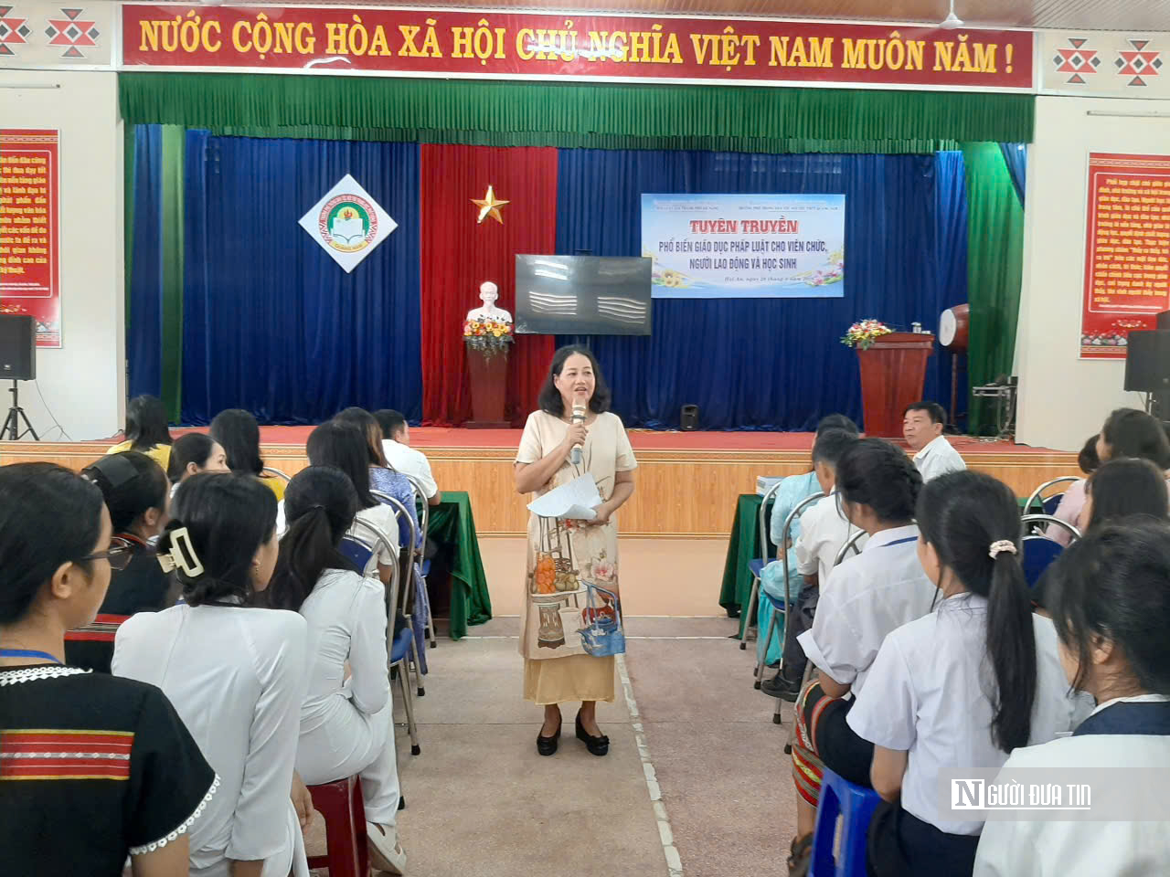 Khi cha mẹ muốn con 16 tuổi nghỉ học lấy chồng- Ảnh 1.