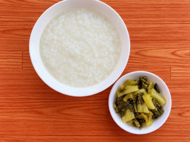 Người phụ nữ 40 tuổi đột ngột tử vong, bác sĩ cảnh báo buổi sáng chớ ăn 3 món này - Ảnh 1.