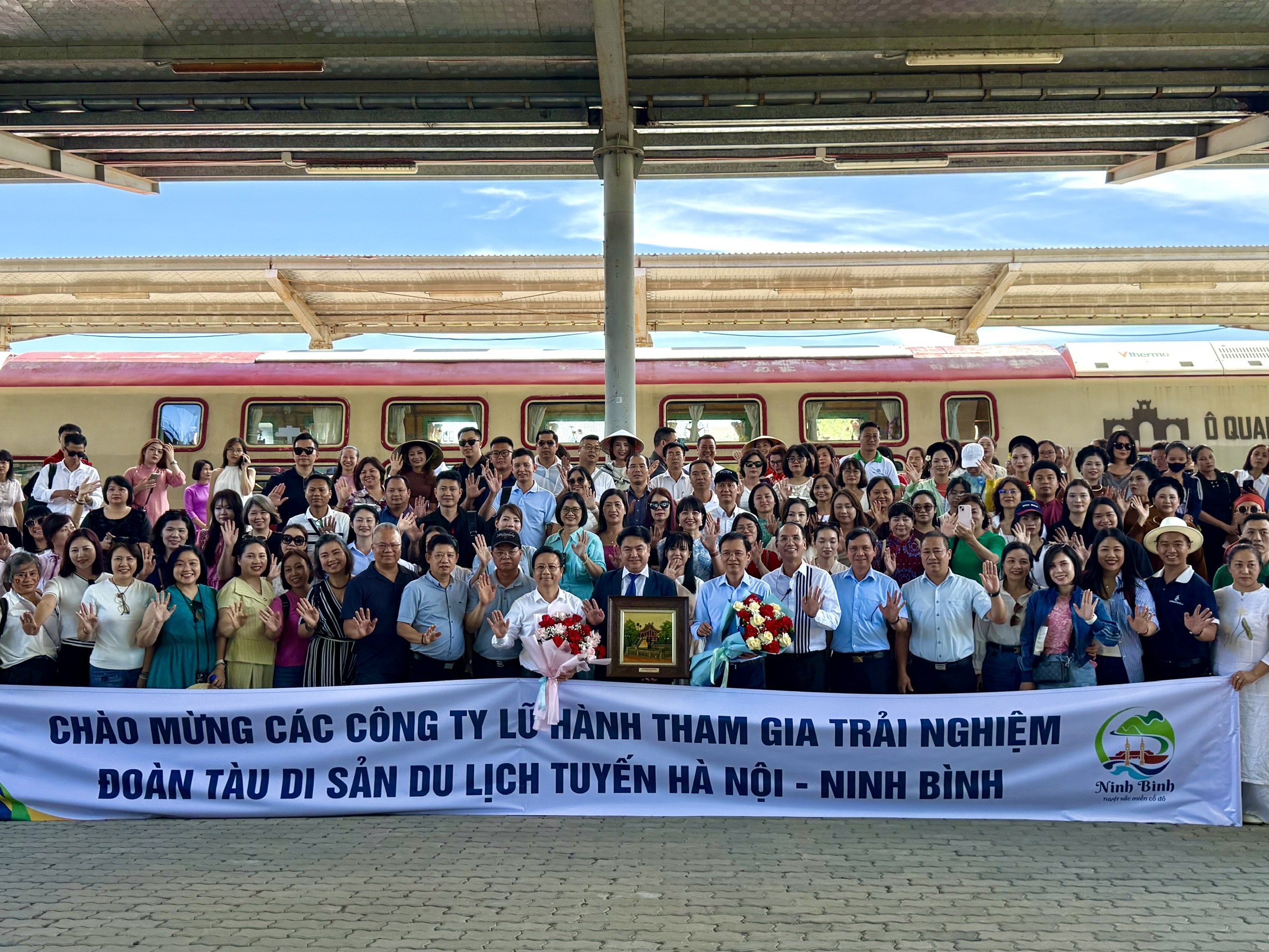 Thử nghiệm tàu cao cấp Hà Nội - Ninh Bình, kết nối các miền di sản - Ảnh 1.