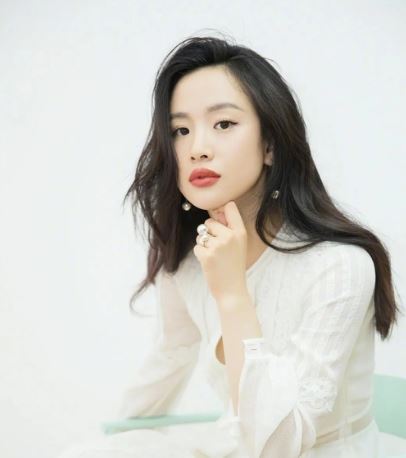 Nữ diễn viên xinh đẹp suýt mất sự nghiệp "vì một quả táo" - Ảnh 4.