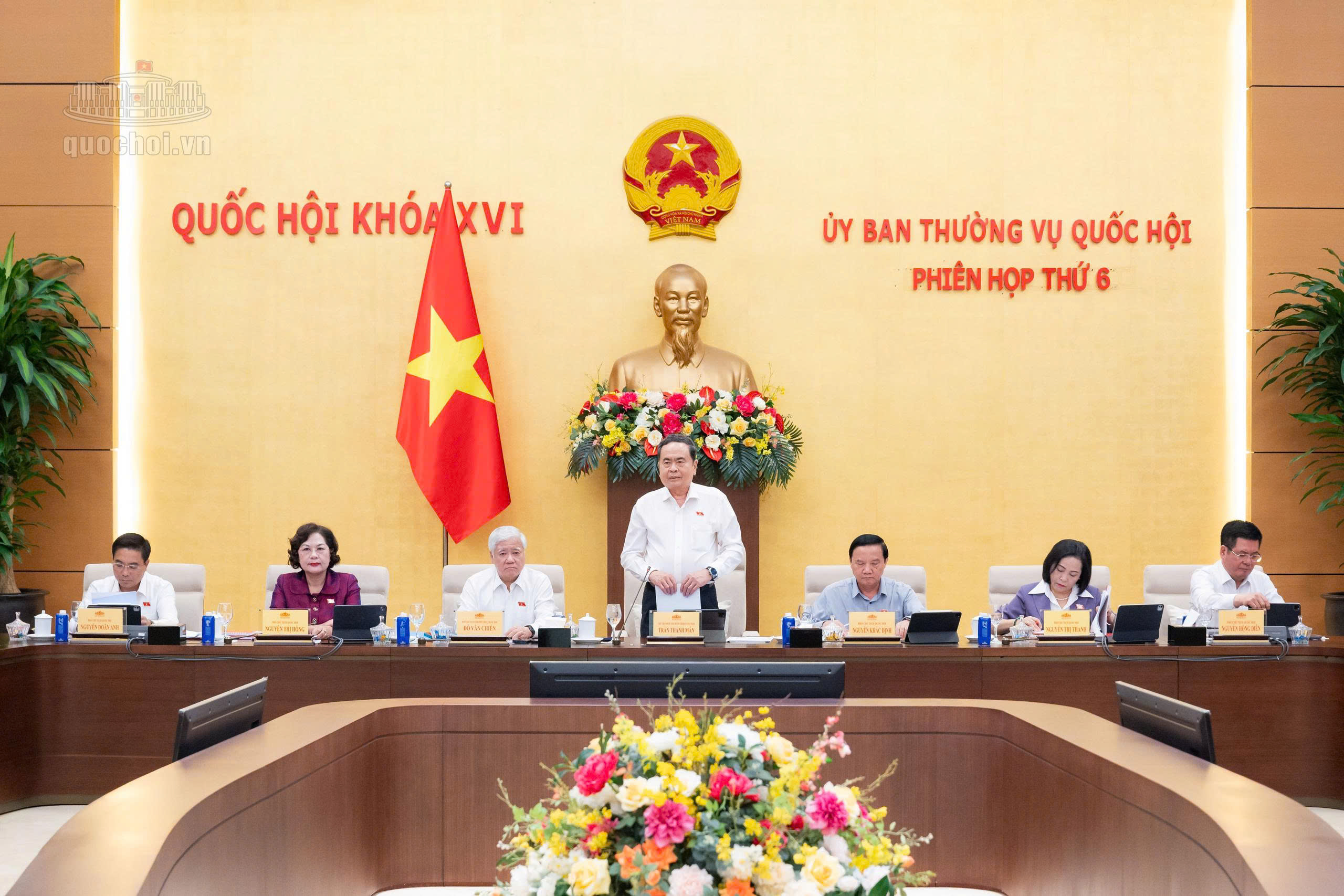 Chủ tịch Quốc hội: Không tạo thêm thủ tục, chi phí, không đẩy khó khăn về phía người dân - Ảnh 2.