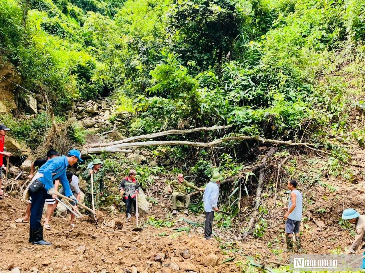 Tốc lực mở đường sạt lở để học sinh kịp đến trường ngày khai giảng- Ảnh 5.
