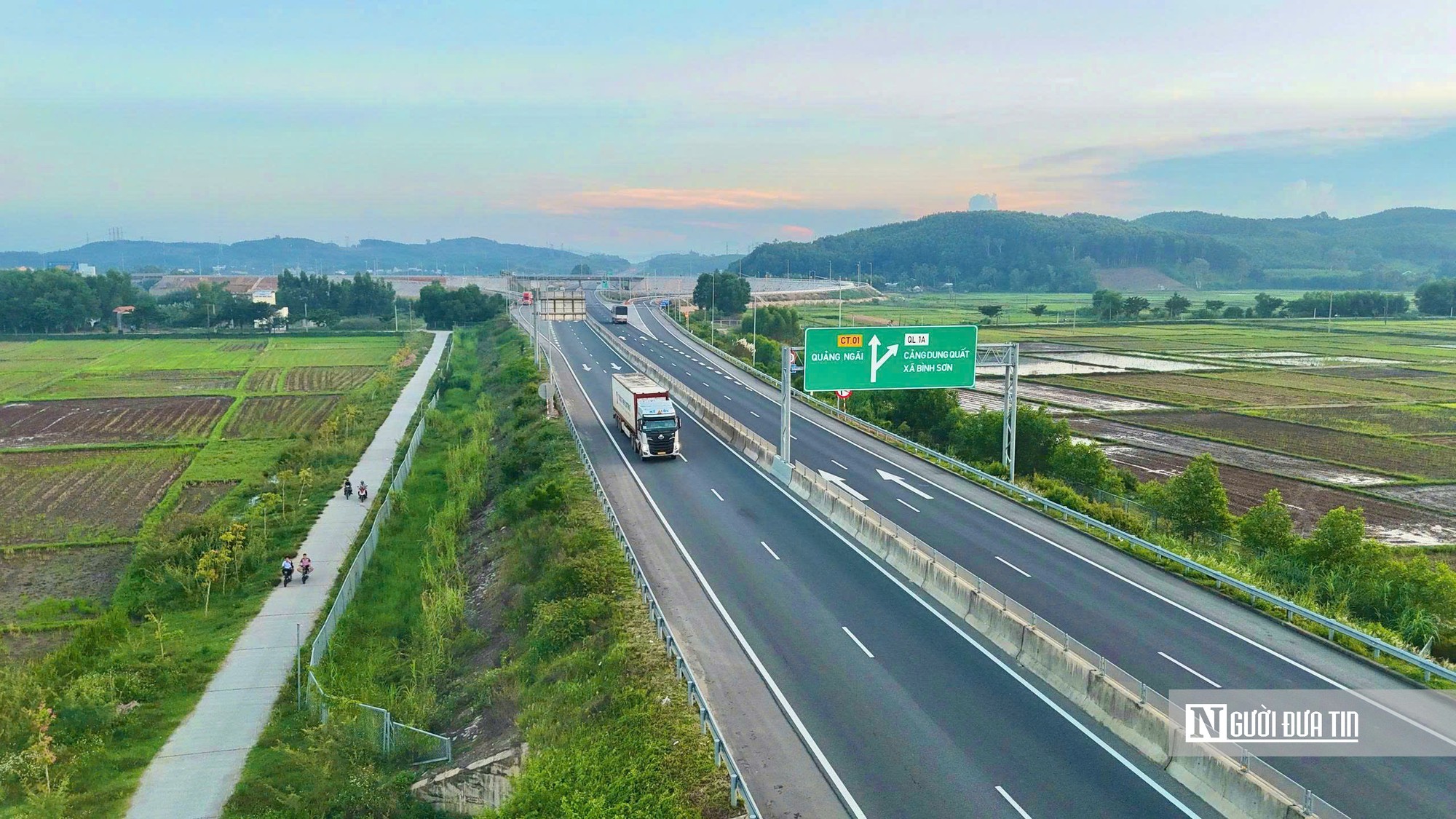 Nút giao Trì Bình - Dung Quất trước ngày thông xe- Ảnh 5.
