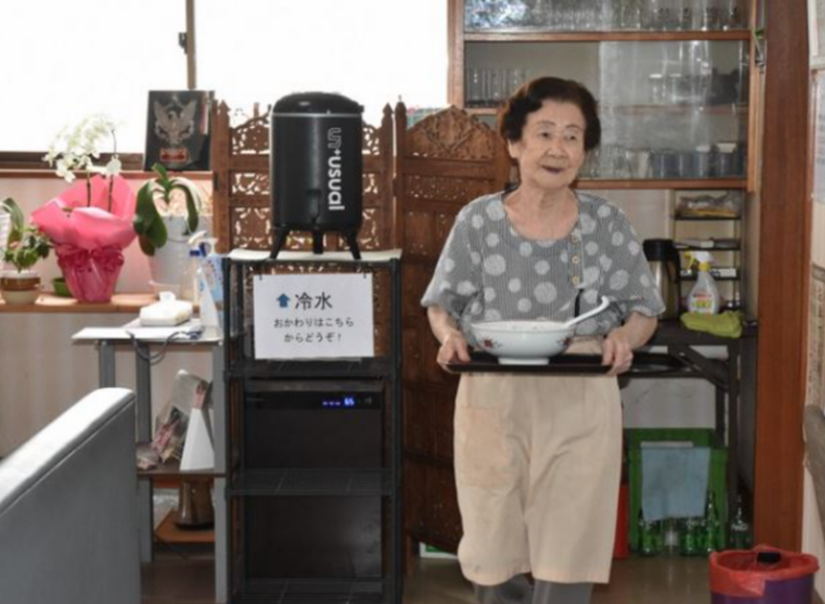 Chân dung cụ bà 100 tuổi vẫn đi làm, chưa muốn nghỉ hưu - Ảnh 2.