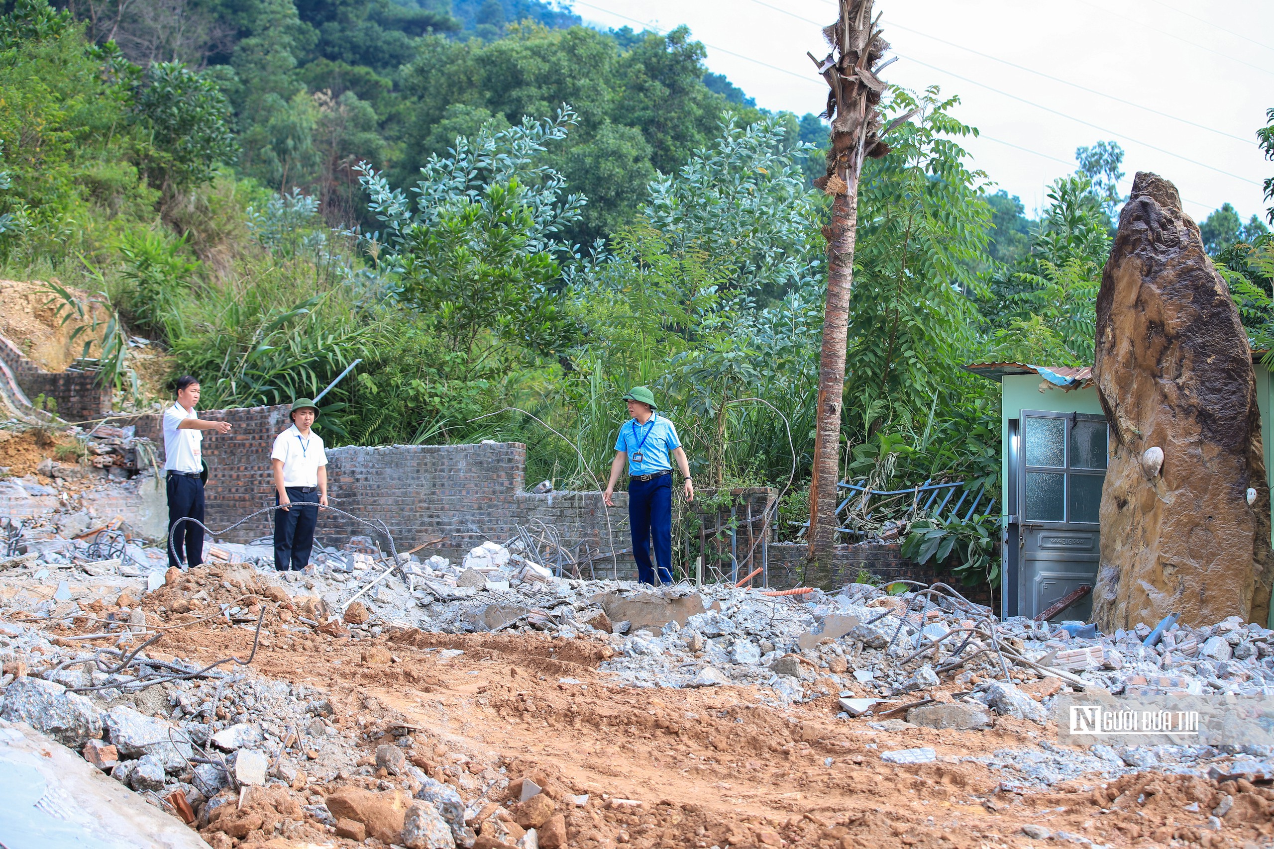 Bắt đầu phá dỡ công trình "mọc" trong rừng phòng hộ Sóc Sơn- Ảnh 15.