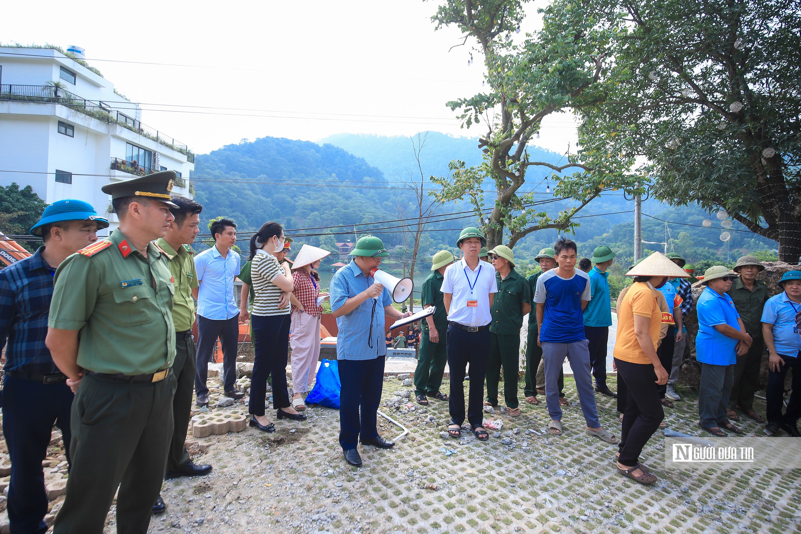 Bắt đầu phá dỡ công trình "mọc" trong rừng phòng hộ Sóc Sơn- Ảnh 1.