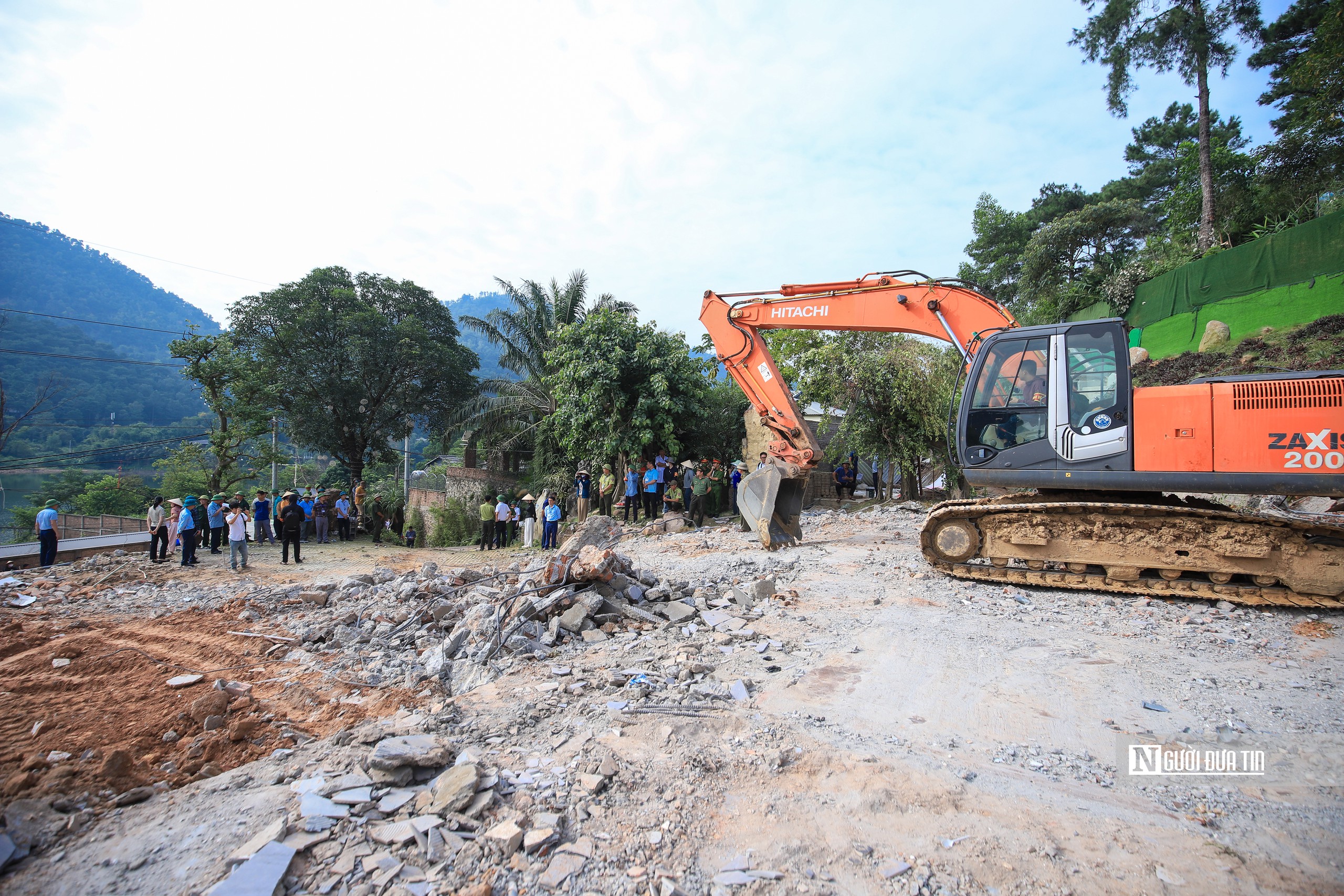 Bắt đầu phá dỡ công trình "mọc" trong rừng phòng hộ Sóc Sơn- Ảnh 3.