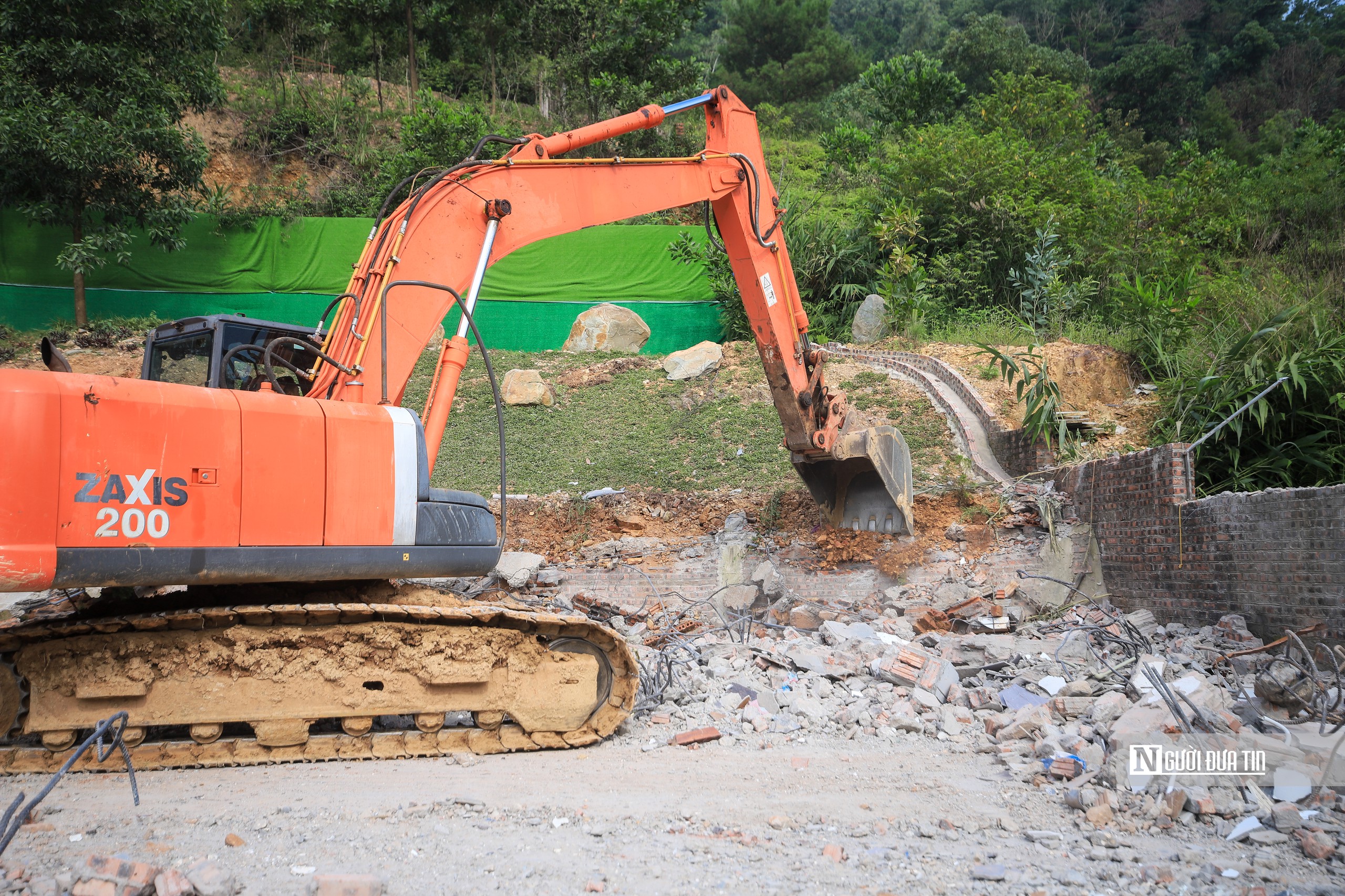 Bắt đầu phá dỡ công trình "mọc" trong rừng phòng hộ Sóc Sơn- Ảnh 4.