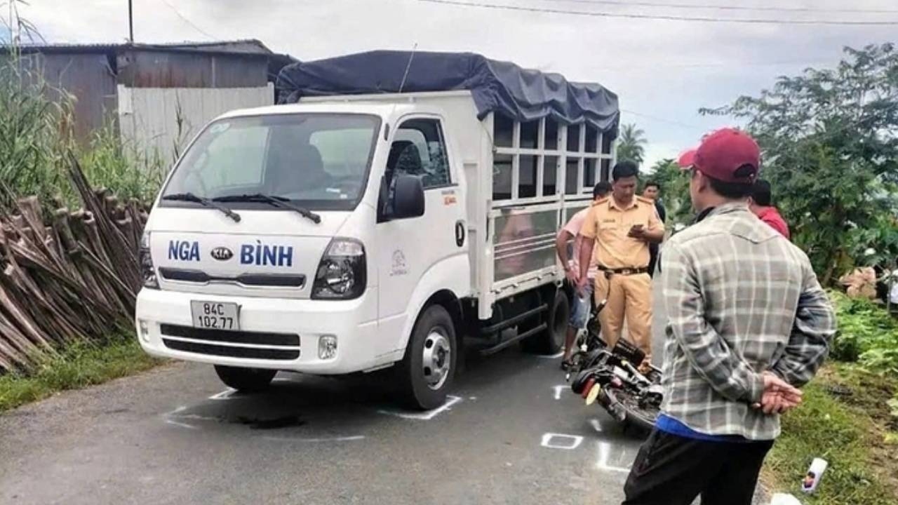 Mở lại phiên tòa xét xử tài xế gây tai nạn khiến nữ sinh ở Vĩnh Long tử vong - Ảnh 1.