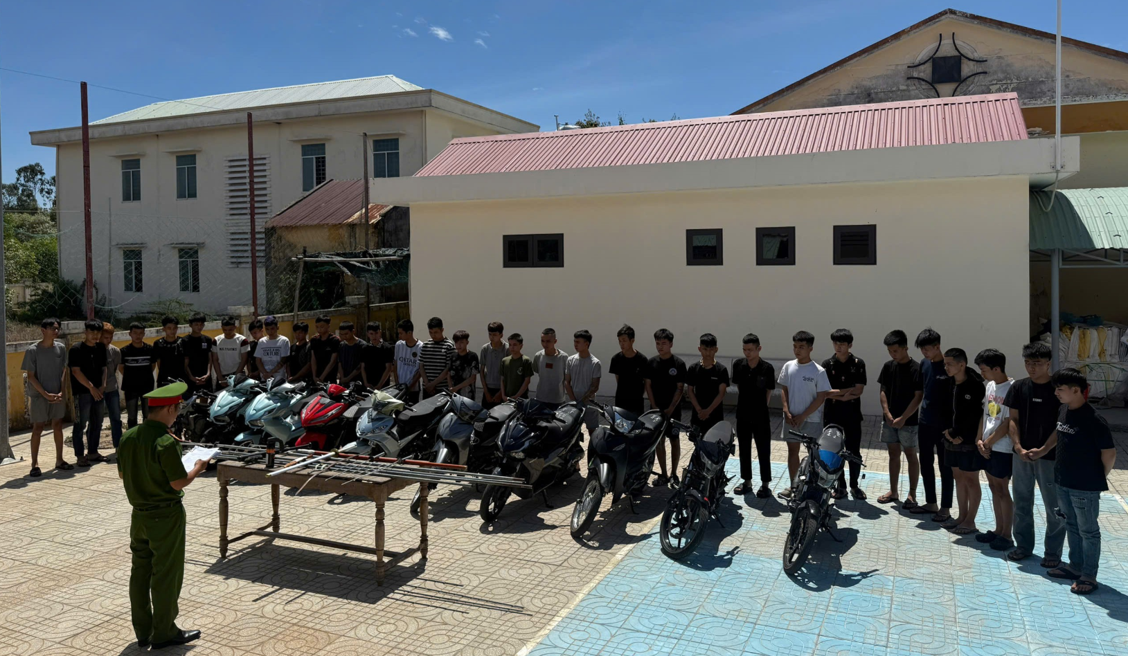 25 thanh thiếu niên bị khởi tố tội “Gây rối trật tự công cộng”, nguồn cơn bắt đầu từ mâu thuẫn trên TikTok - Ảnh 1.