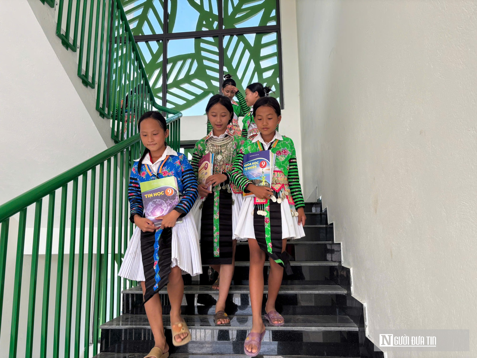 Lần đầu đón khai giảng ở trường nội trú, học trò vùng biên không còn lo vượt núi đến trường- Ảnh 7.