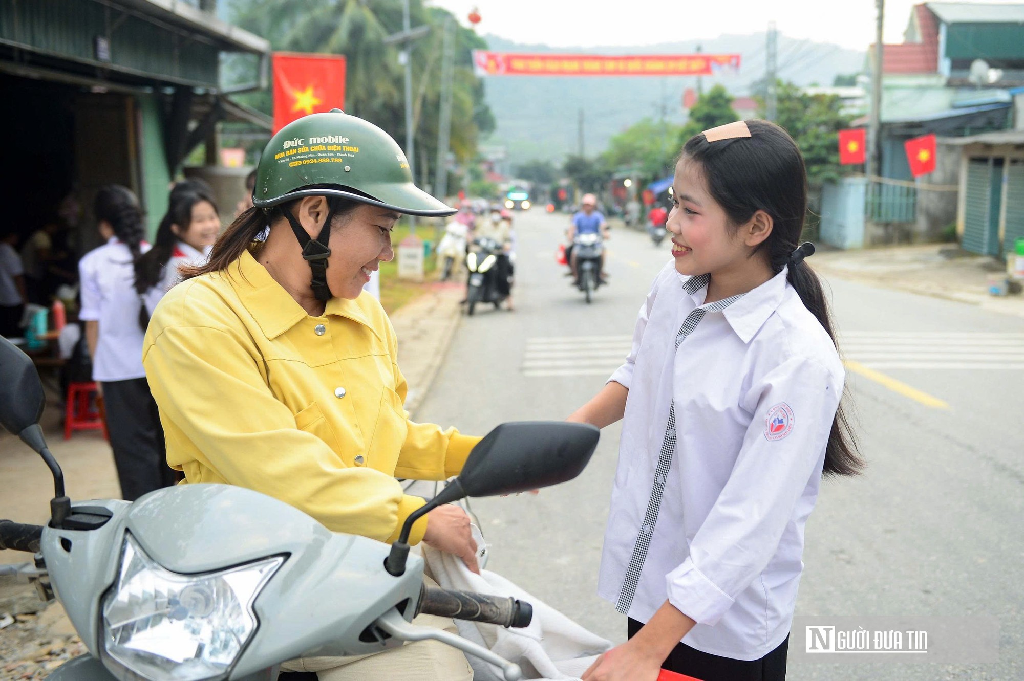 Lần đầu đón khai giảng ở trường nội trú, học trò vùng biên không còn lo vượt núi đến trường- Ảnh 12.