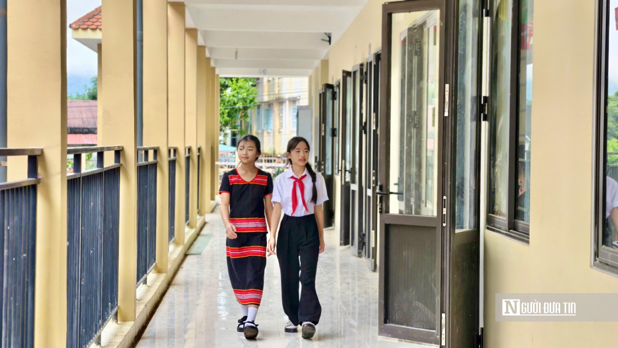 Khai giảng trường mới, nâng bước học sinh vùng biên biên đến trường- Ảnh 1.