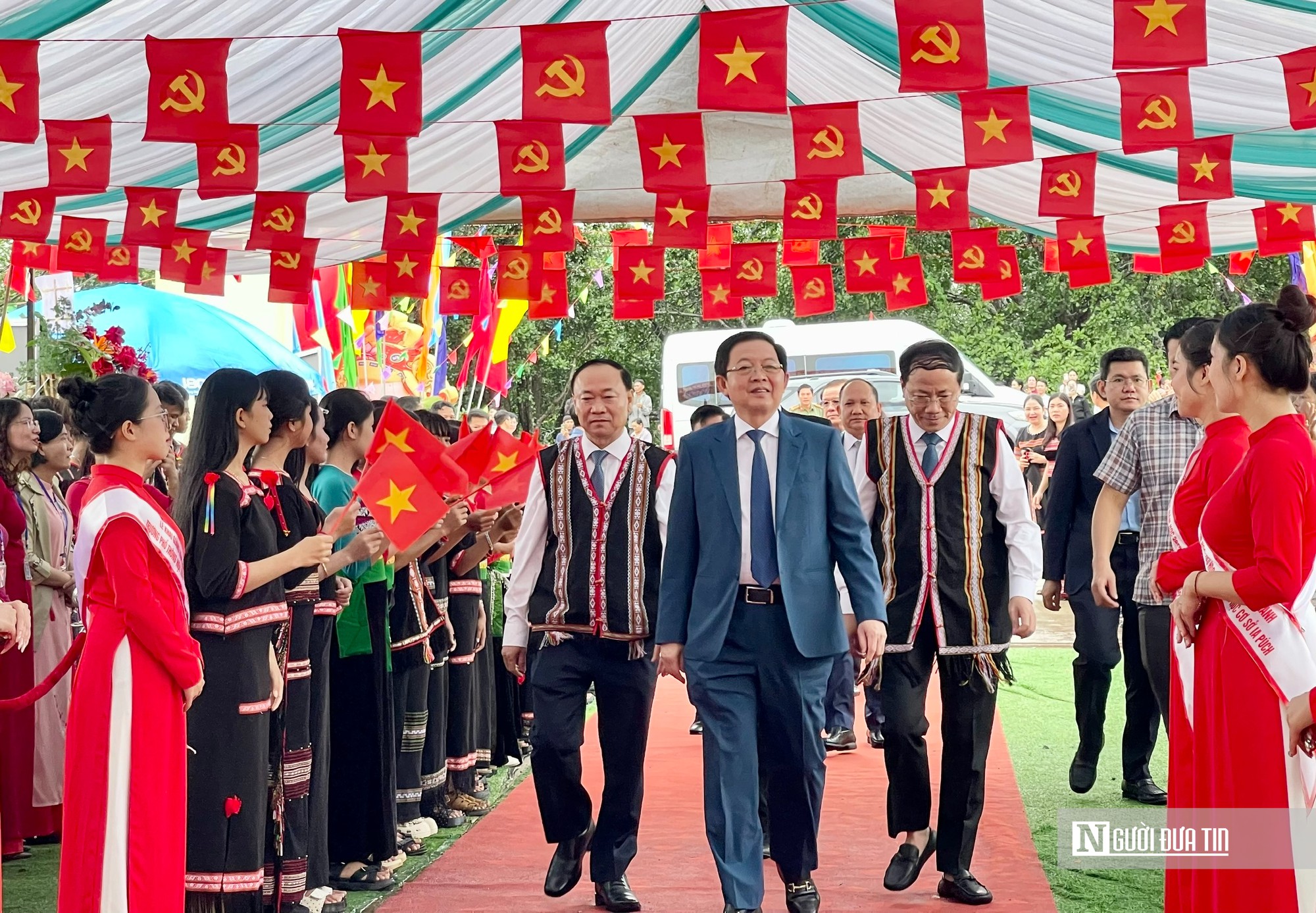 Khai giảng trường mới, nâng bước học sinh vùng biên biên đến trường- Ảnh 6.