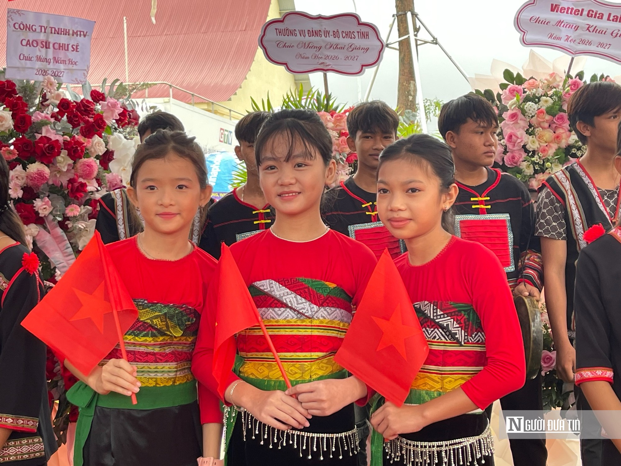 Khai giảng trường mới, nâng bước học sinh vùng biên biên đến trường- Ảnh 8.