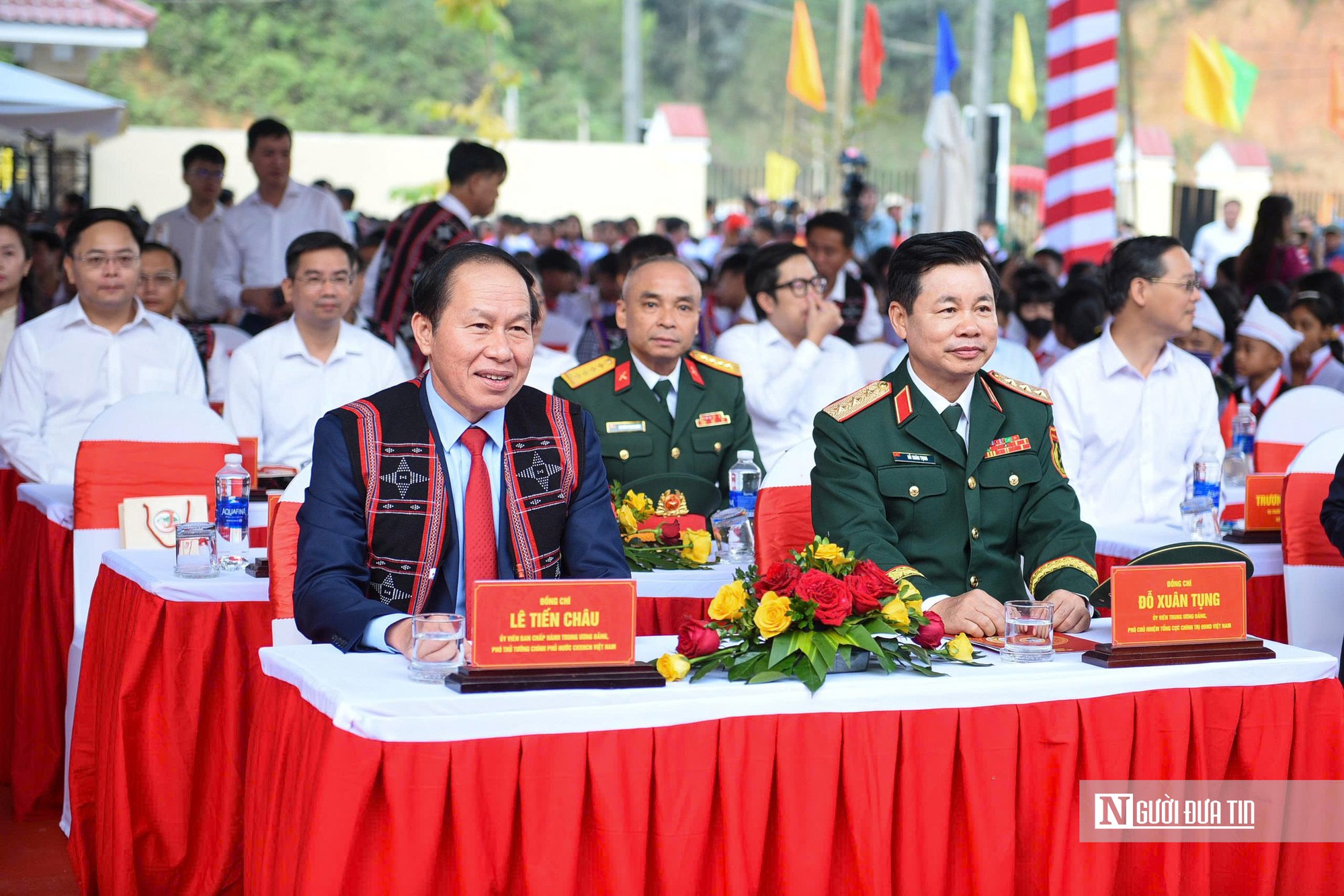 Khai giảng trường mới, nâng bước học sinh vùng biên biên đến trường- Ảnh 10.