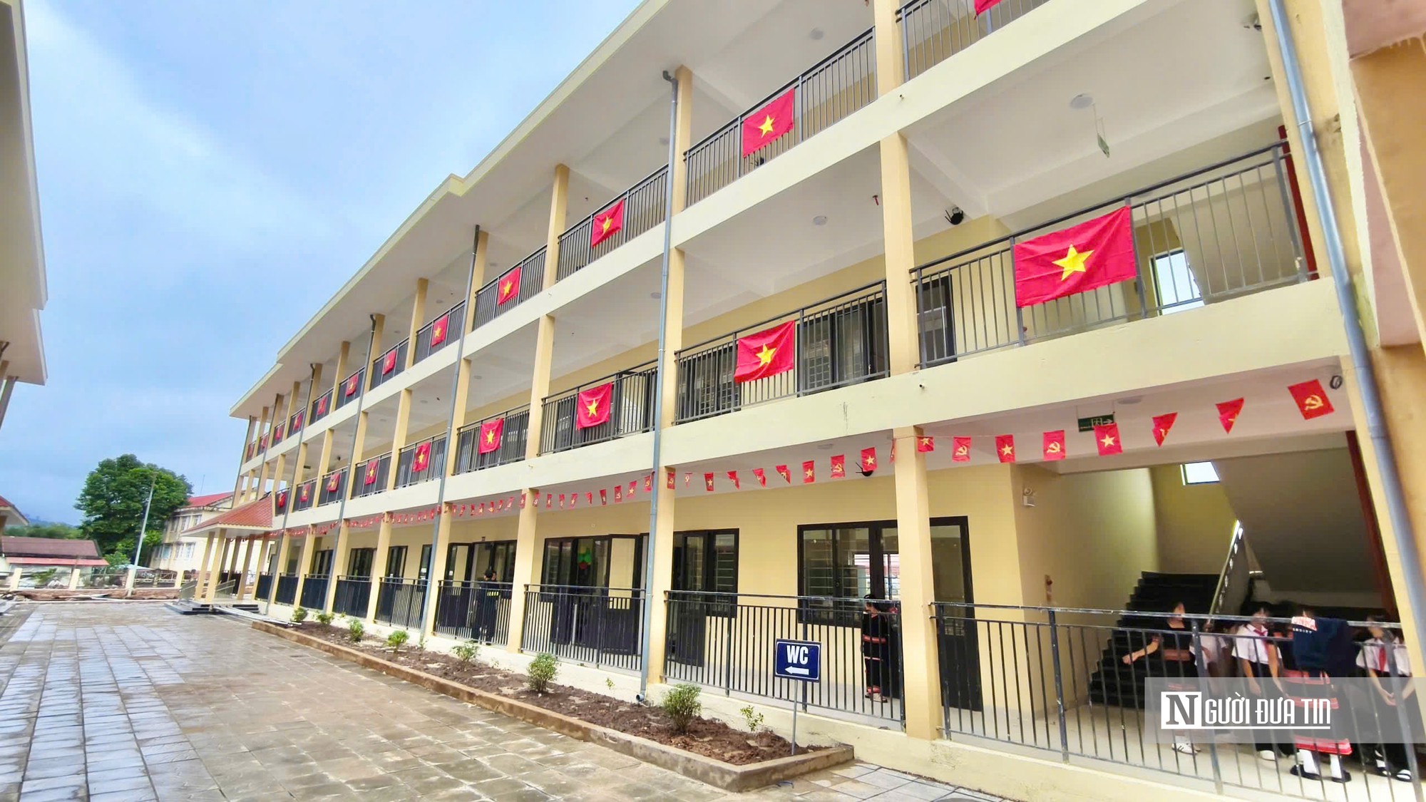 Khai giảng trường mới, nâng bước học sinh vùng biên biên đến trường- Ảnh 3.