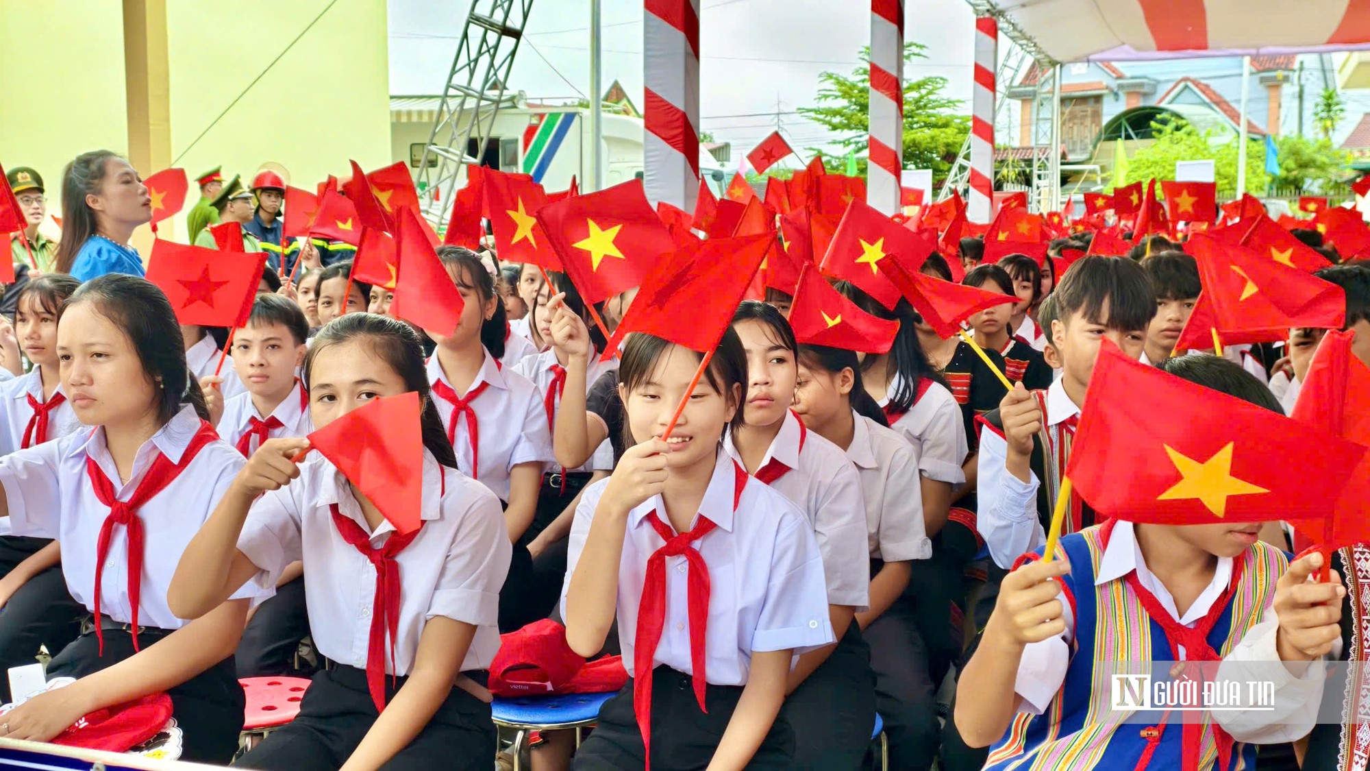 Khai giảng trường mới, nâng bước học sinh vùng biên biên đến trường- Ảnh 4.