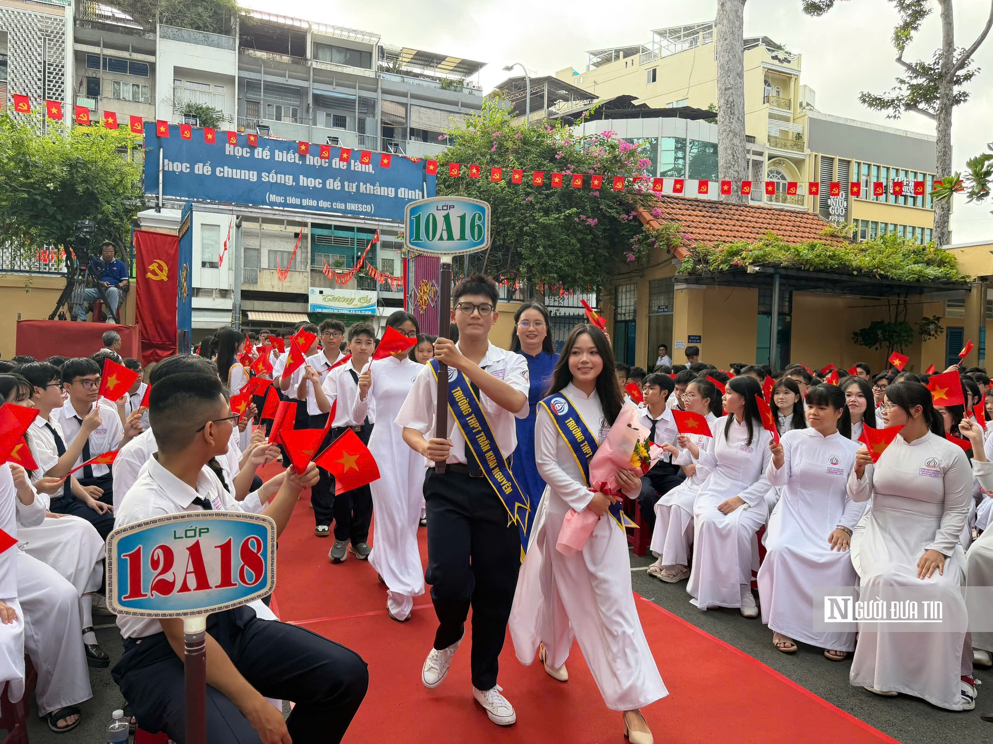 Tp.HCM: Học sinh, sinh viên náo nức bước vào năm học mới- Ảnh 5.