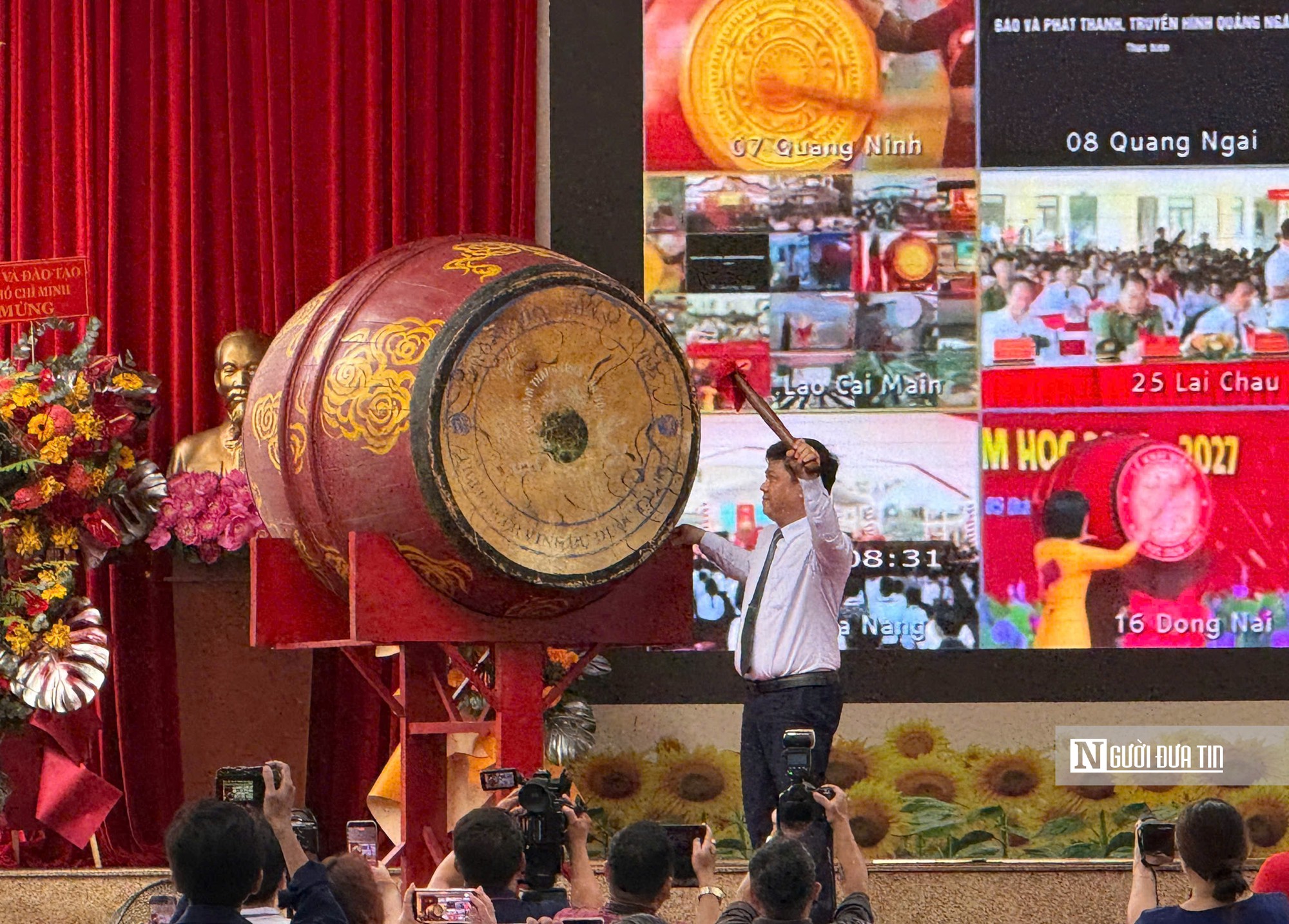 Tp.HCM: Học sinh, sinh viên náo nức bước vào năm học mới- Ảnh 10.