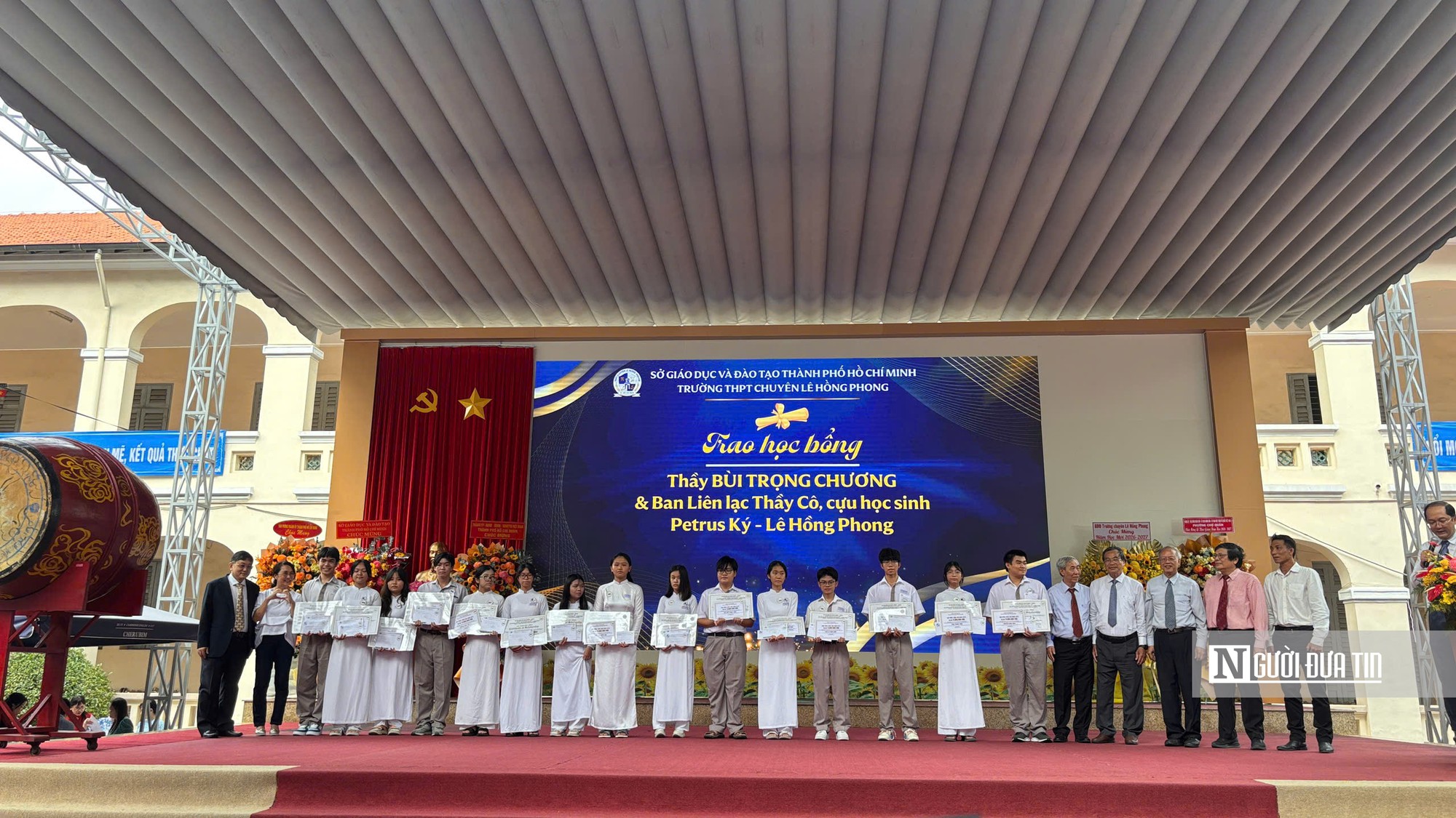 Tp.HCM: Học sinh, sinh viên náo nức bước vào năm học mới- Ảnh 15.