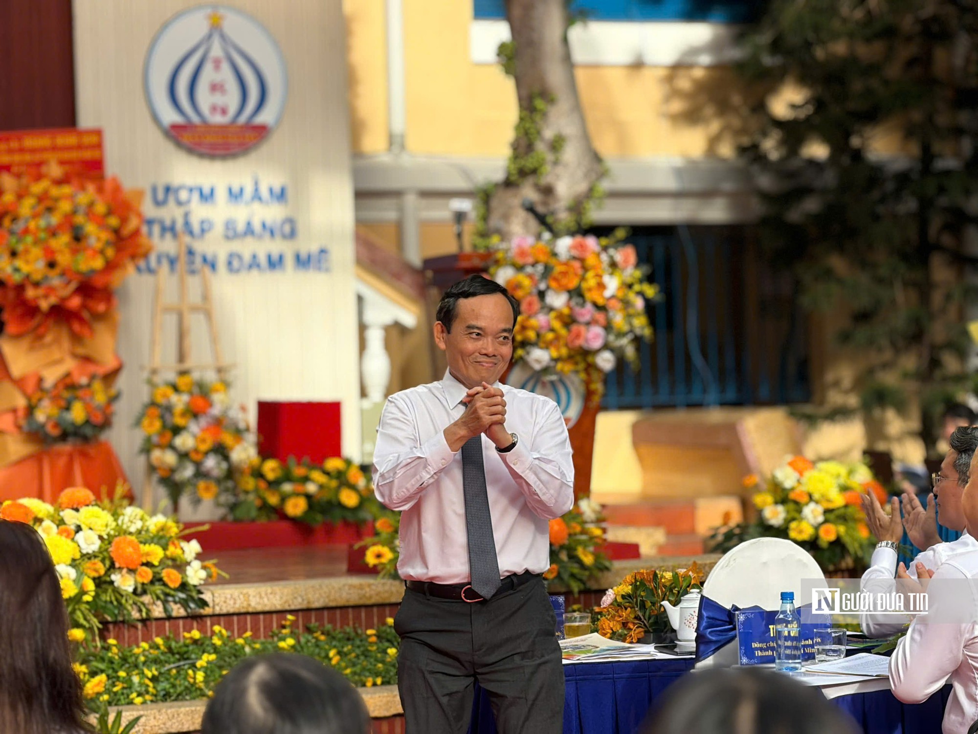 Tp.HCM: Học sinh, sinh viên náo nức bước vào năm học mới- Ảnh 1.