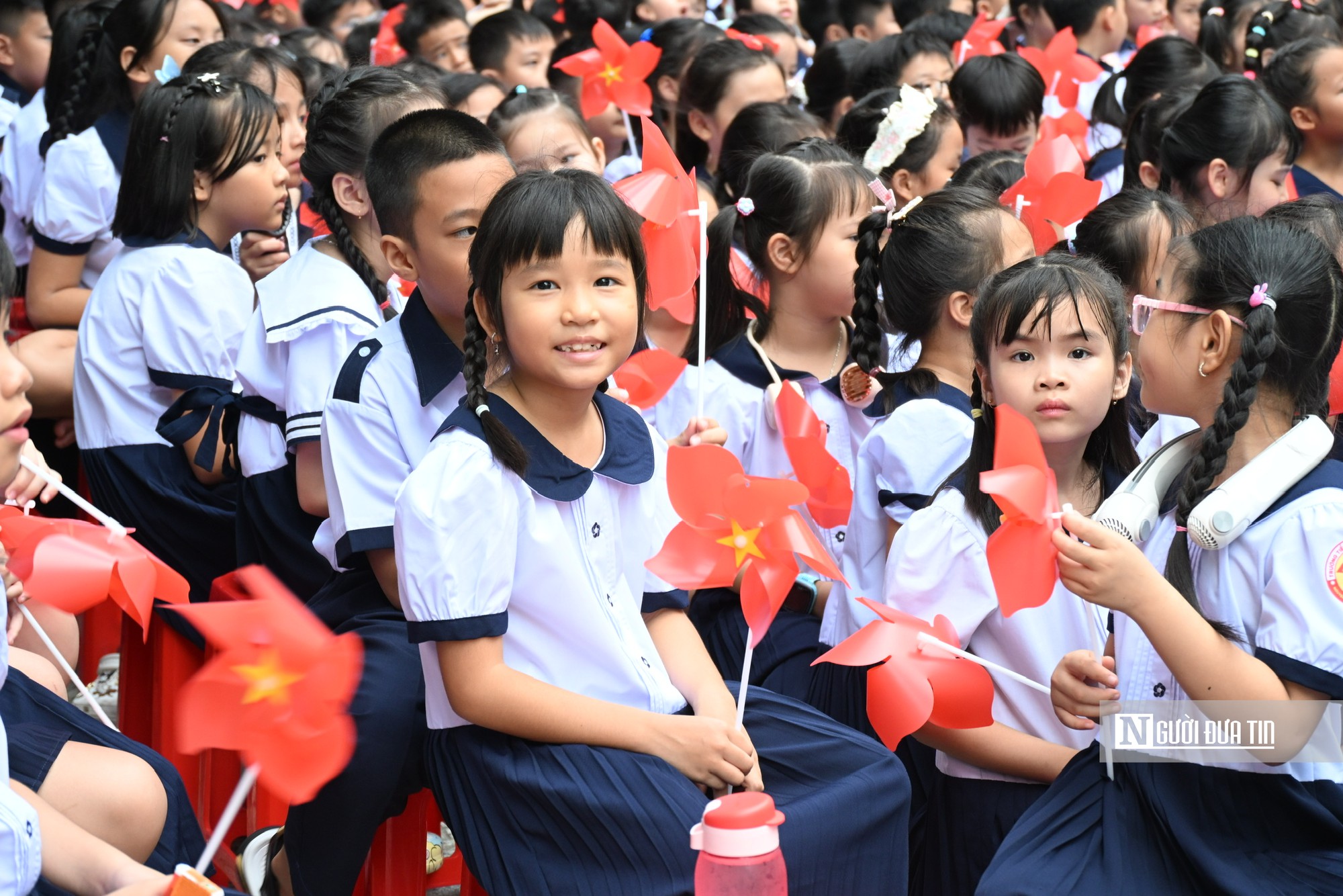 Tp.HCM: Học sinh, sinh viên náo nức bước vào năm học mới- Ảnh 17.