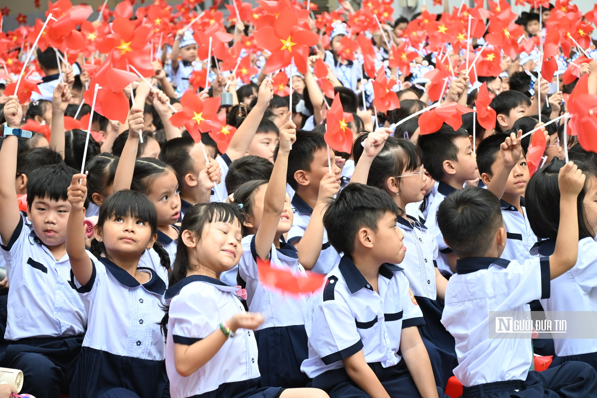 Tp.HCM: Học sinh, sinh viên náo nức bước vào năm học mới- Ảnh 18.