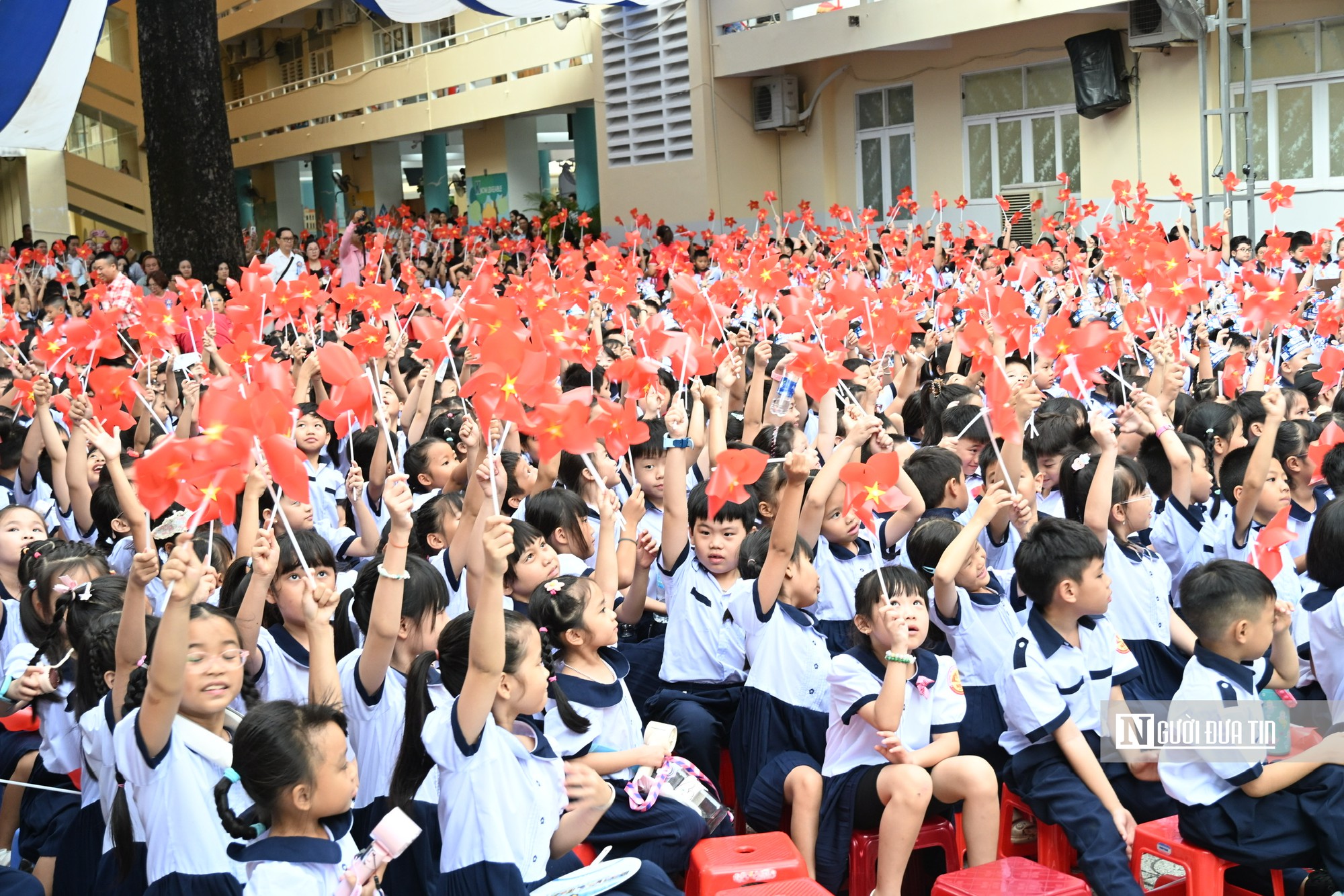 Tp.HCM: Học sinh, sinh viên náo nức bước vào năm học mới- Ảnh 19.